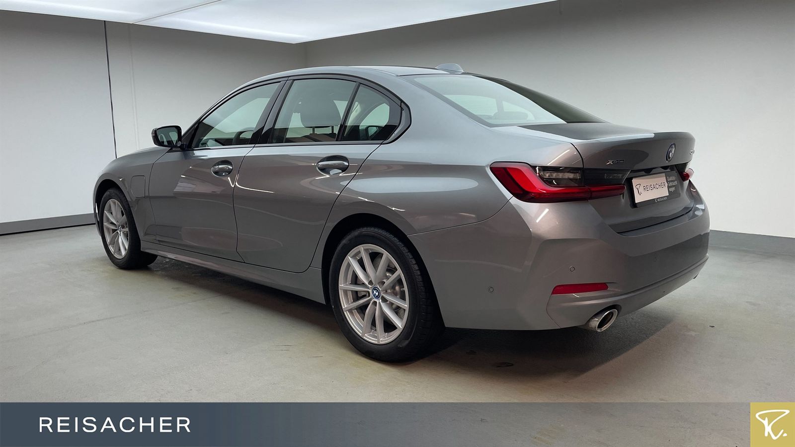 BMW 330e A xDrive LCProf - Samsaru's Car Outlet