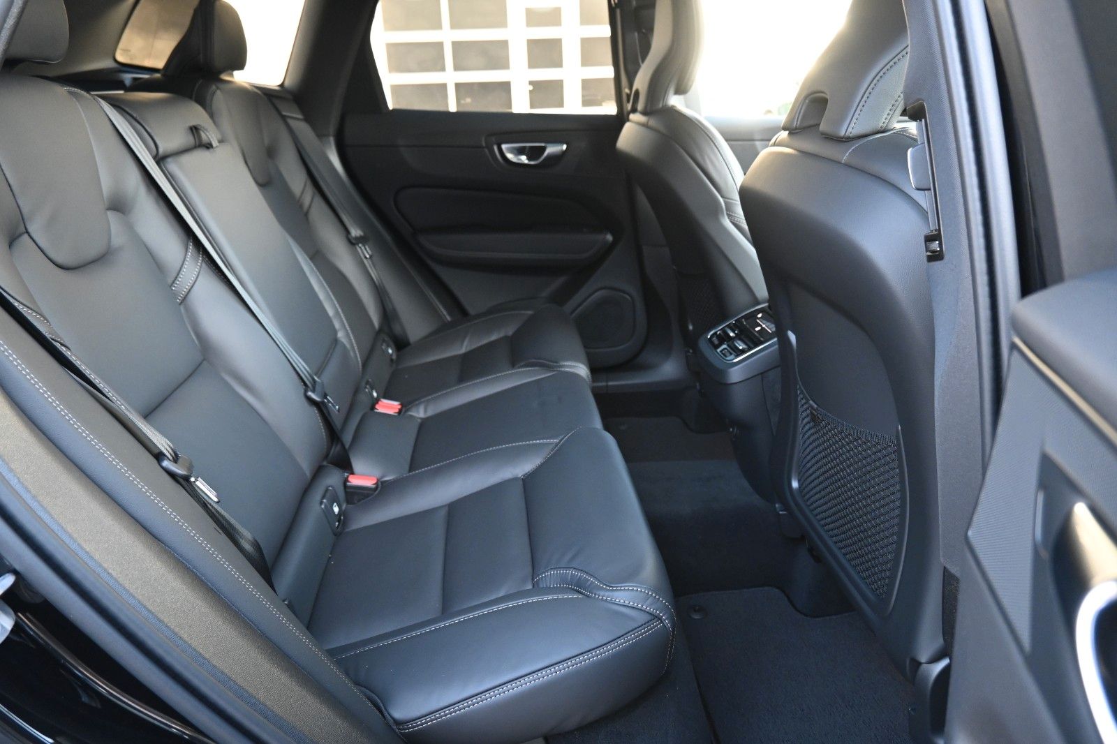 Volvo XC60 B5 AWD Ultra Dark*LUFT*360°*ACC*AHK