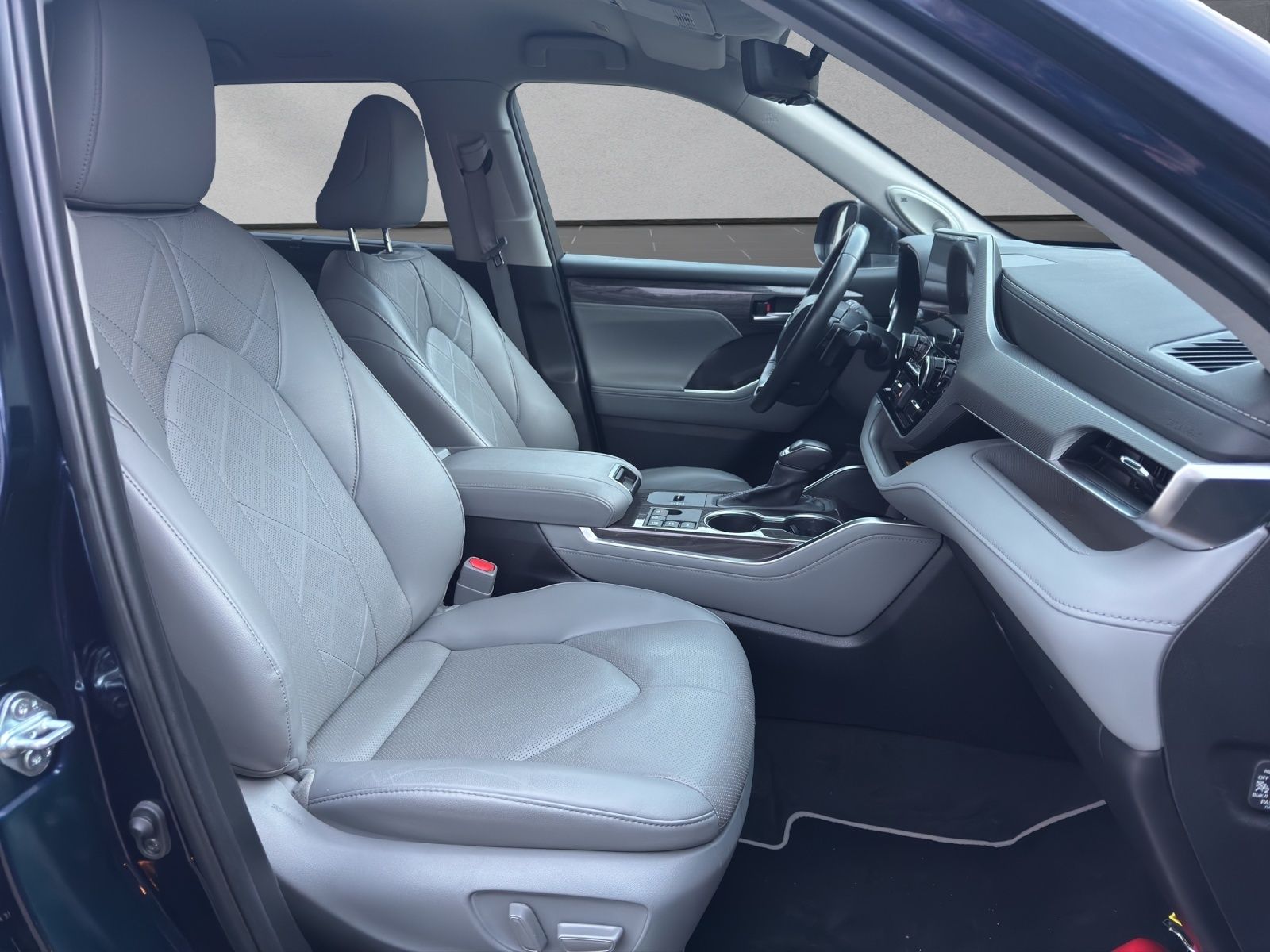 Toyota Highlander Hybrid Luxury 7 SITZER+LEDER+AHK+JBL