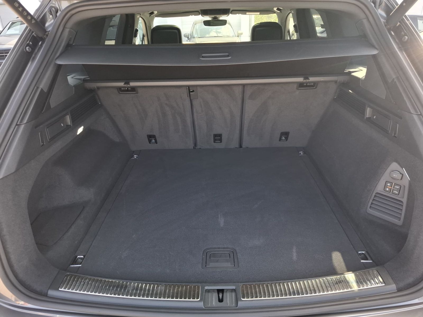 Volkswagen Touareg 3.0TDI 4M R-Line VOLL Black 22" UPE 114T