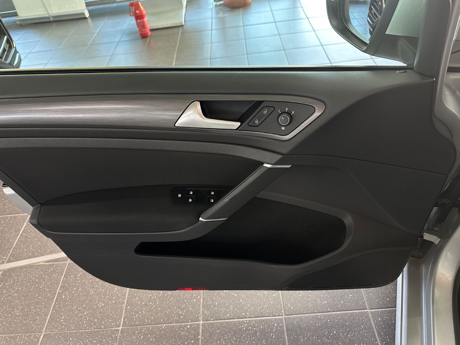 Volkswagen Golf VII 2.0 TDI Var. Comfortline - Samsaru's Car Outlet