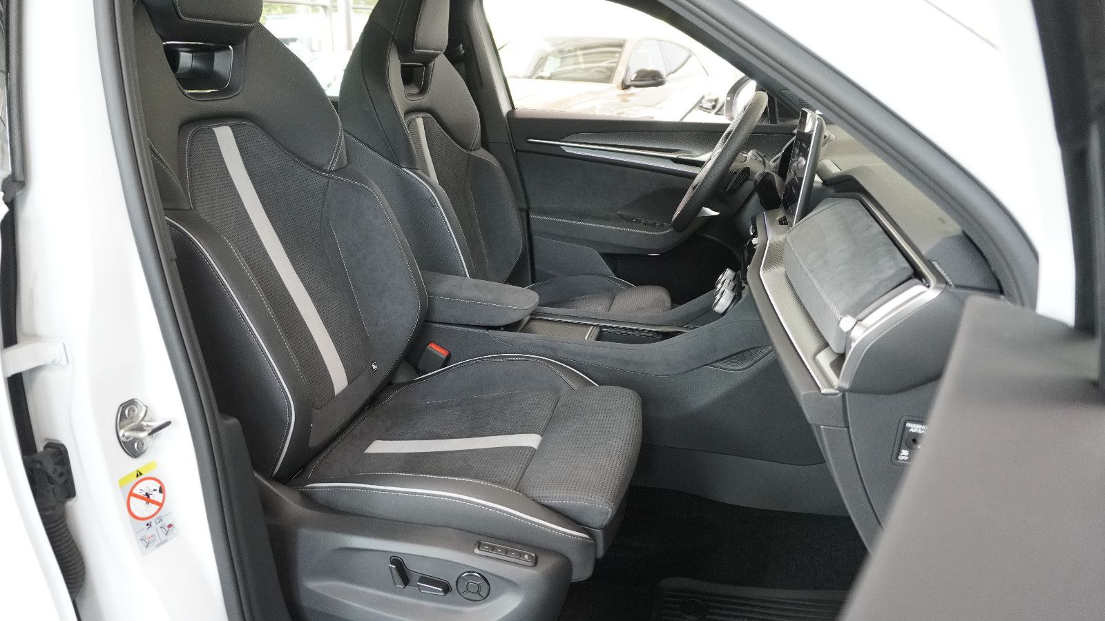 Skoda Kodiaq 2.0 TDI 4x4 Sportline*AHK*HEAD-UP*PANO*7S