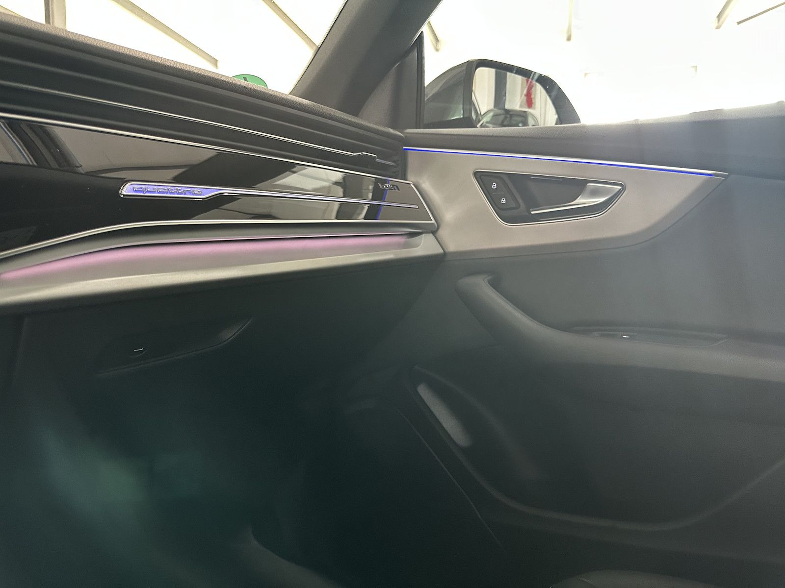 Audi Q8 45 Tdi quattro S Line - Samsaru's Car Outlet