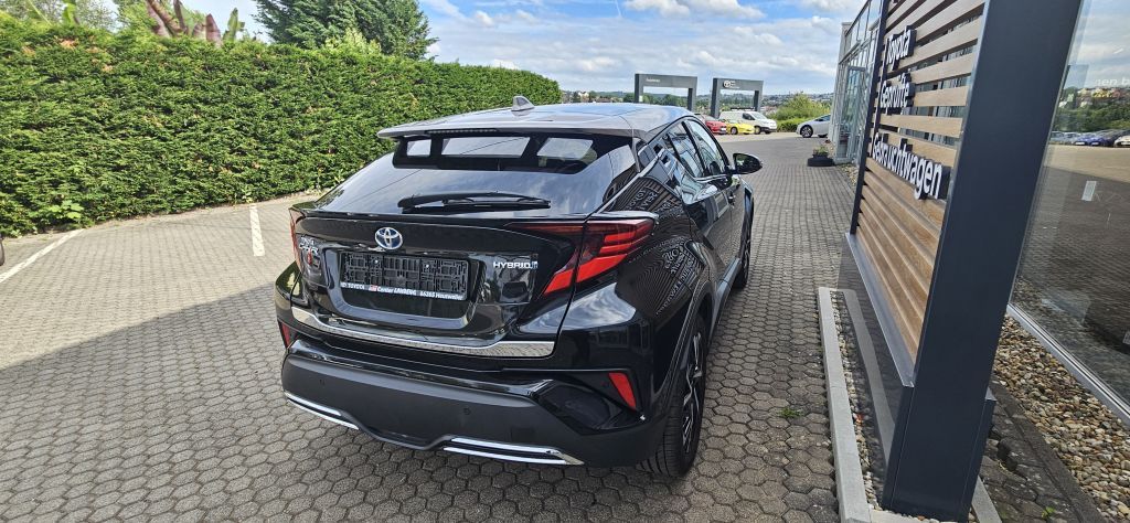 Toyota C-HR 2.0 Hybrid Team Deutschland - Samsaru's Car Outlet