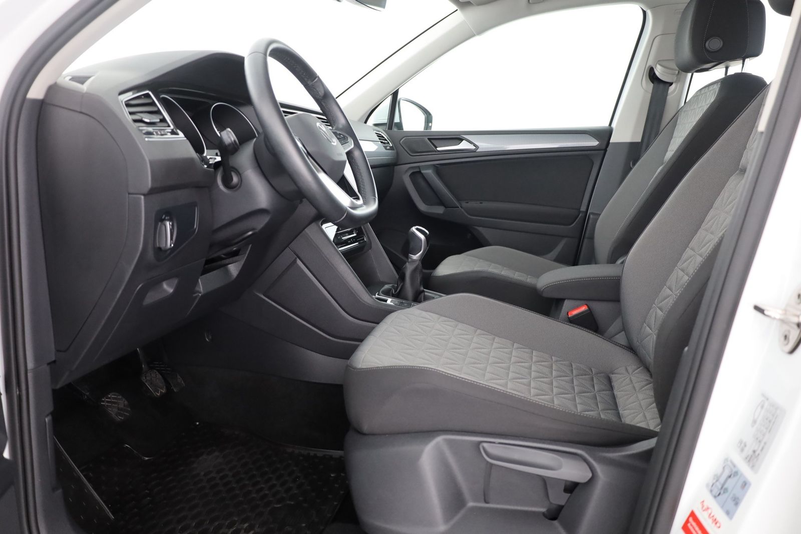 Volkswagen Tiguan 1.5 TSI Life - Samsaru's Car Outlet