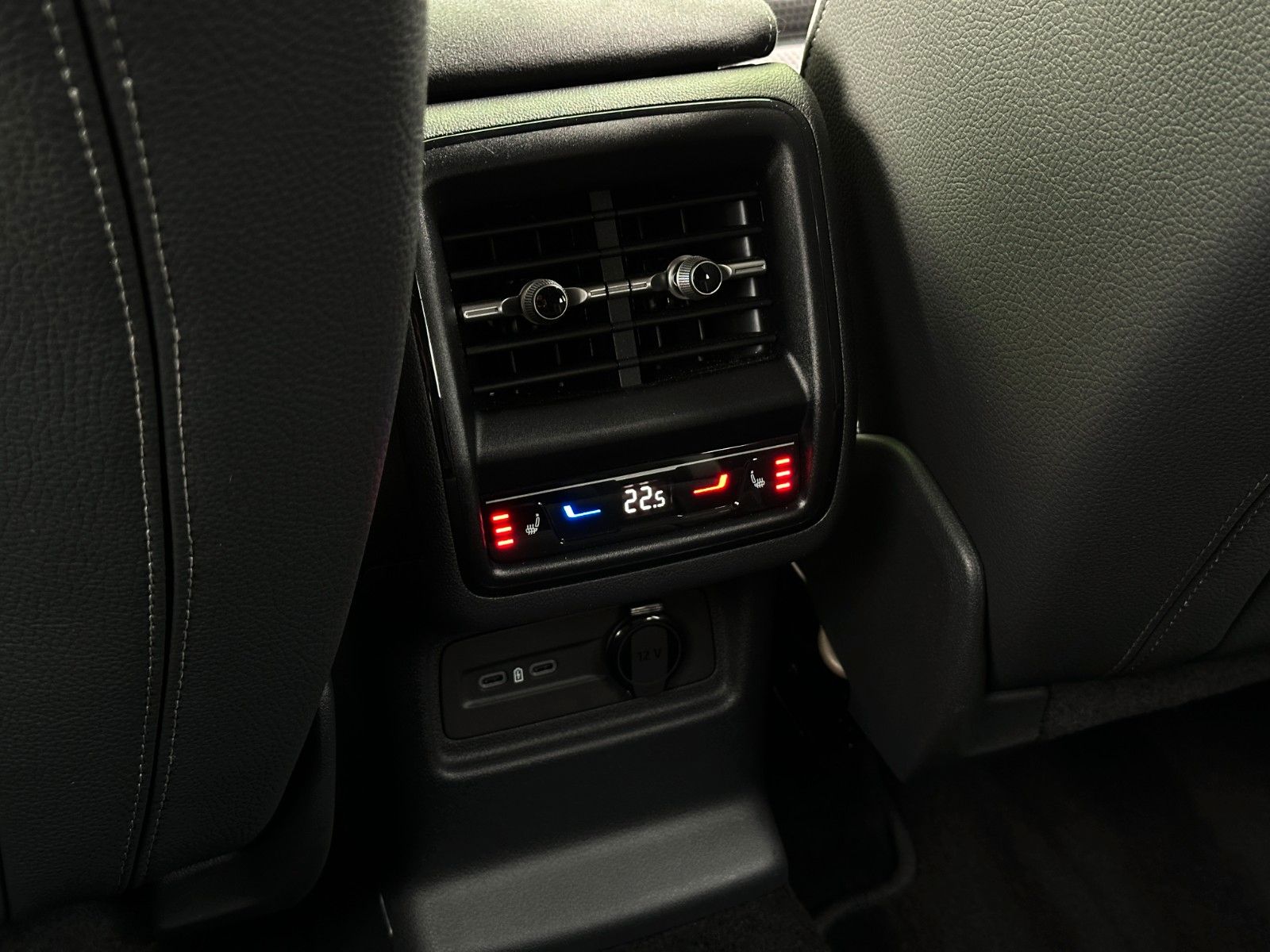 Skoda 193PS 4x4 Sportline STHZ NAVI DCC+ eHK LM20"AHK