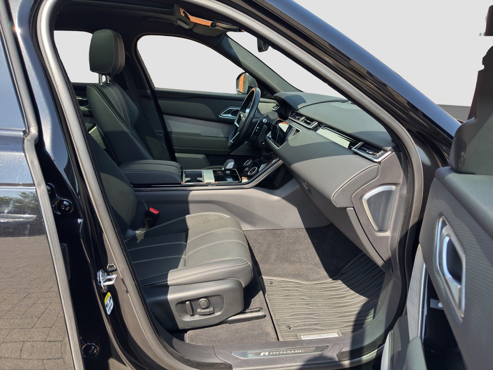 Range Rover Velar P250 R-Dynamic SE - Samsaru's Car Outlet