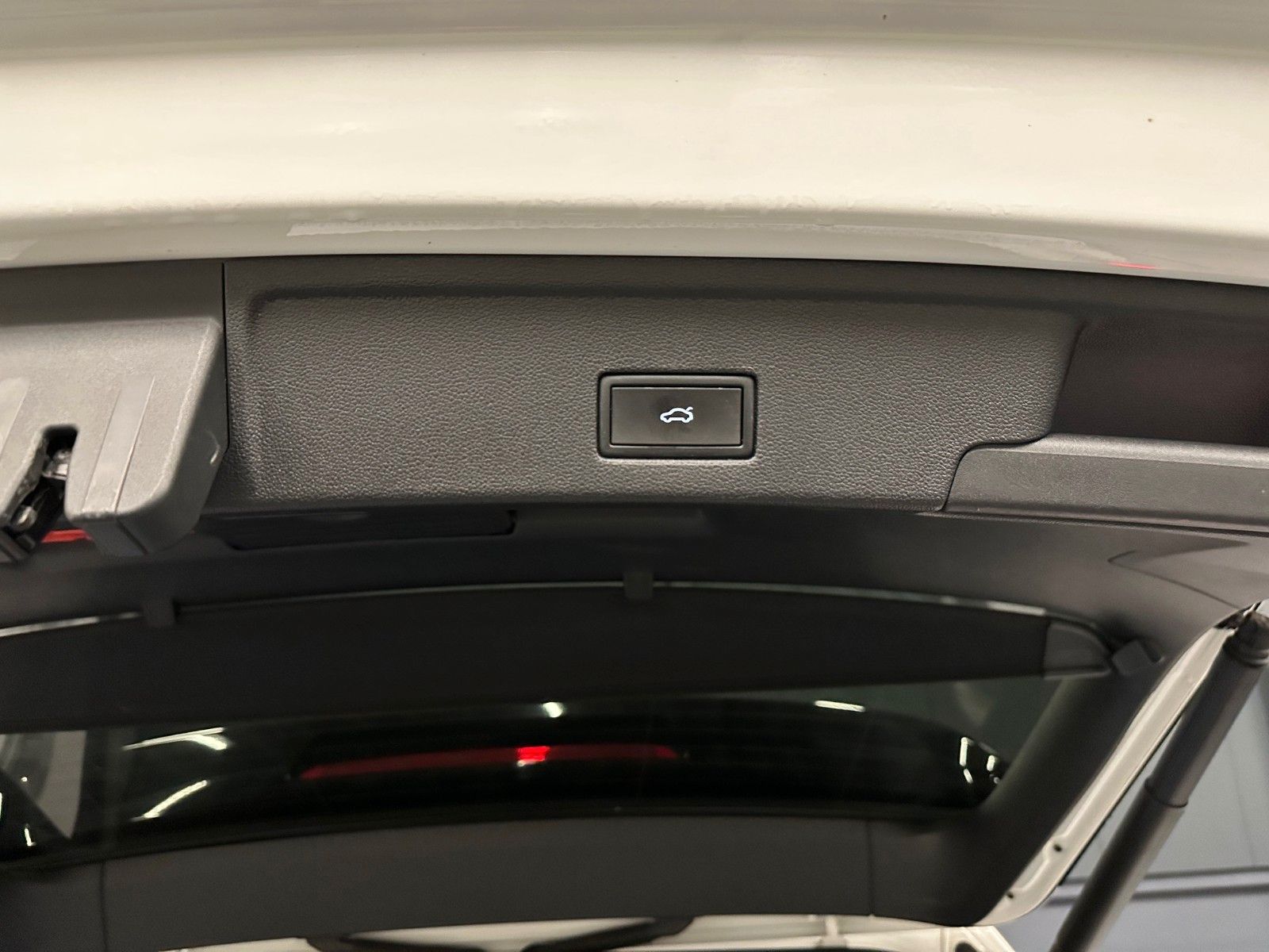 Volkswagen Touareg V6 TDI 4Motion - Samsaru's Car Outlet