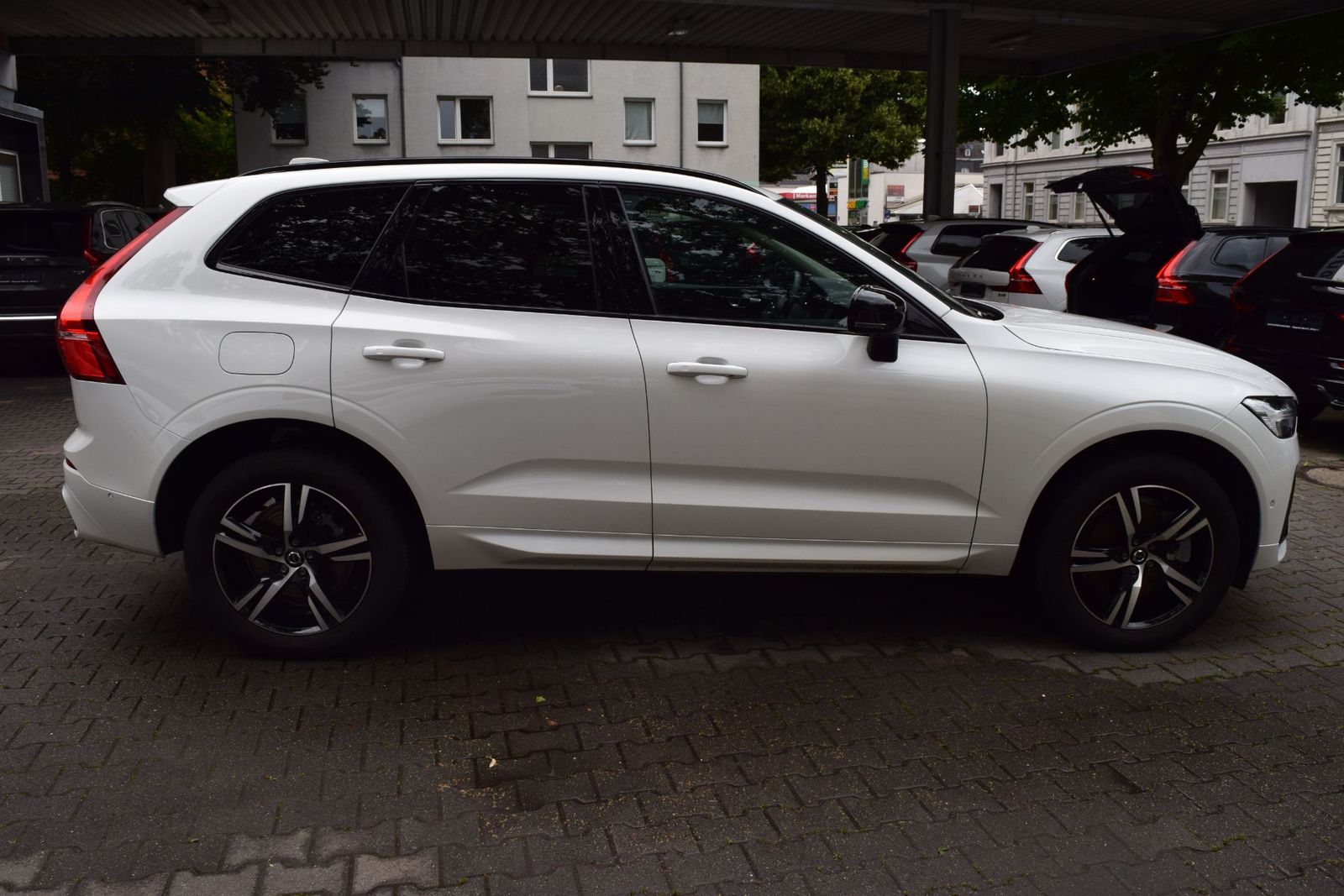 Volvo XC60 T8 AWD Plus - Samsaru's Car Outlet