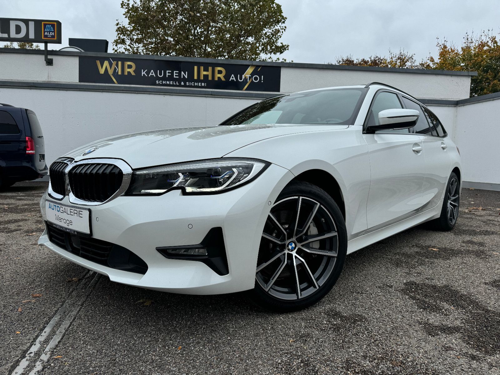 BMW 330 i xDrive Aut. - Samsaru's Car Outlet