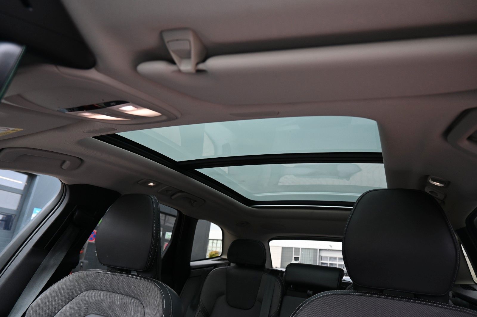 Volvo XC90 T8 AWD Inscrip. - Samsaru's Car Outlet