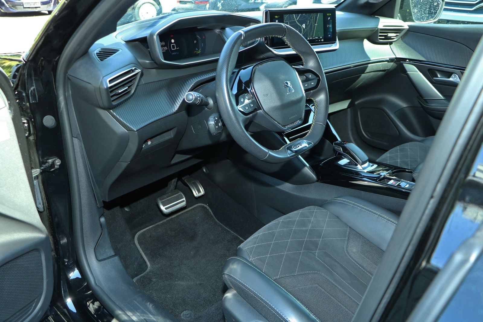 Peugeot E-208 E-GT Pack - Samsaru's Car Outlet