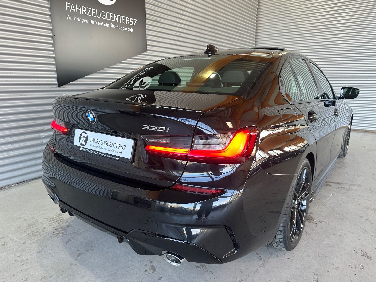 BMW 330i M-PERFORMANCE - Samsaru's Car Outlet