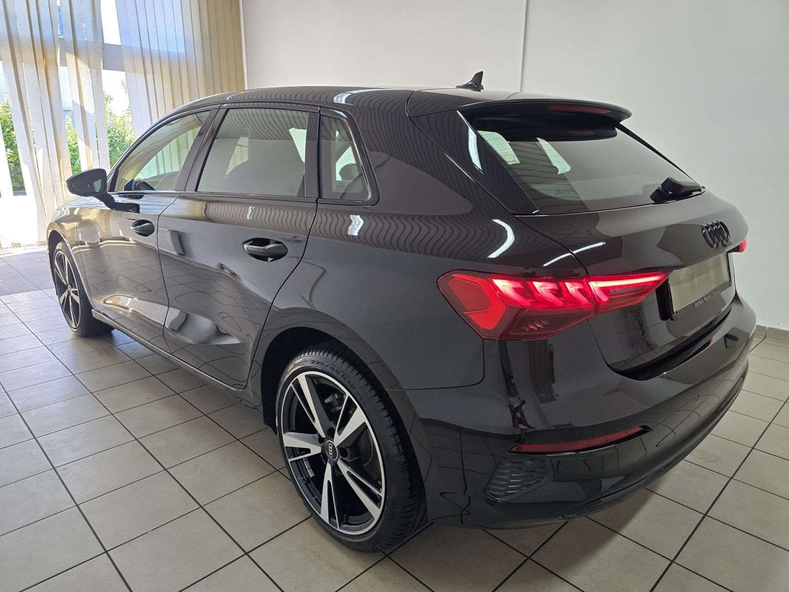 Audi A3 Sportback 30TFSI S-tronic S-Line Optik schwaz