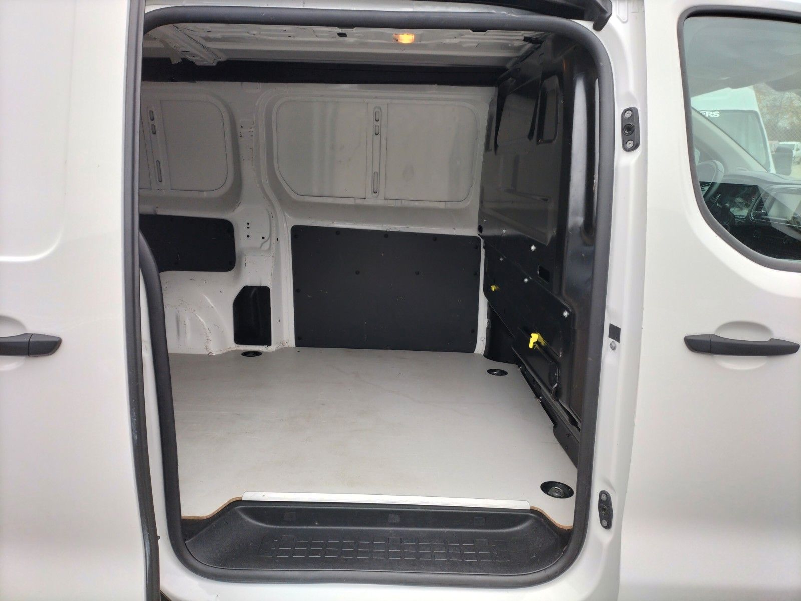 Opel Vivaro Kasten Edition M - Samsaru's Car Outlet