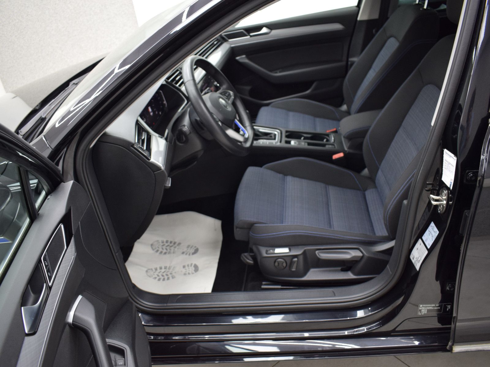 Volkswagen Passat GTE 1.4 Limousine - Samsaru's Car Outlet