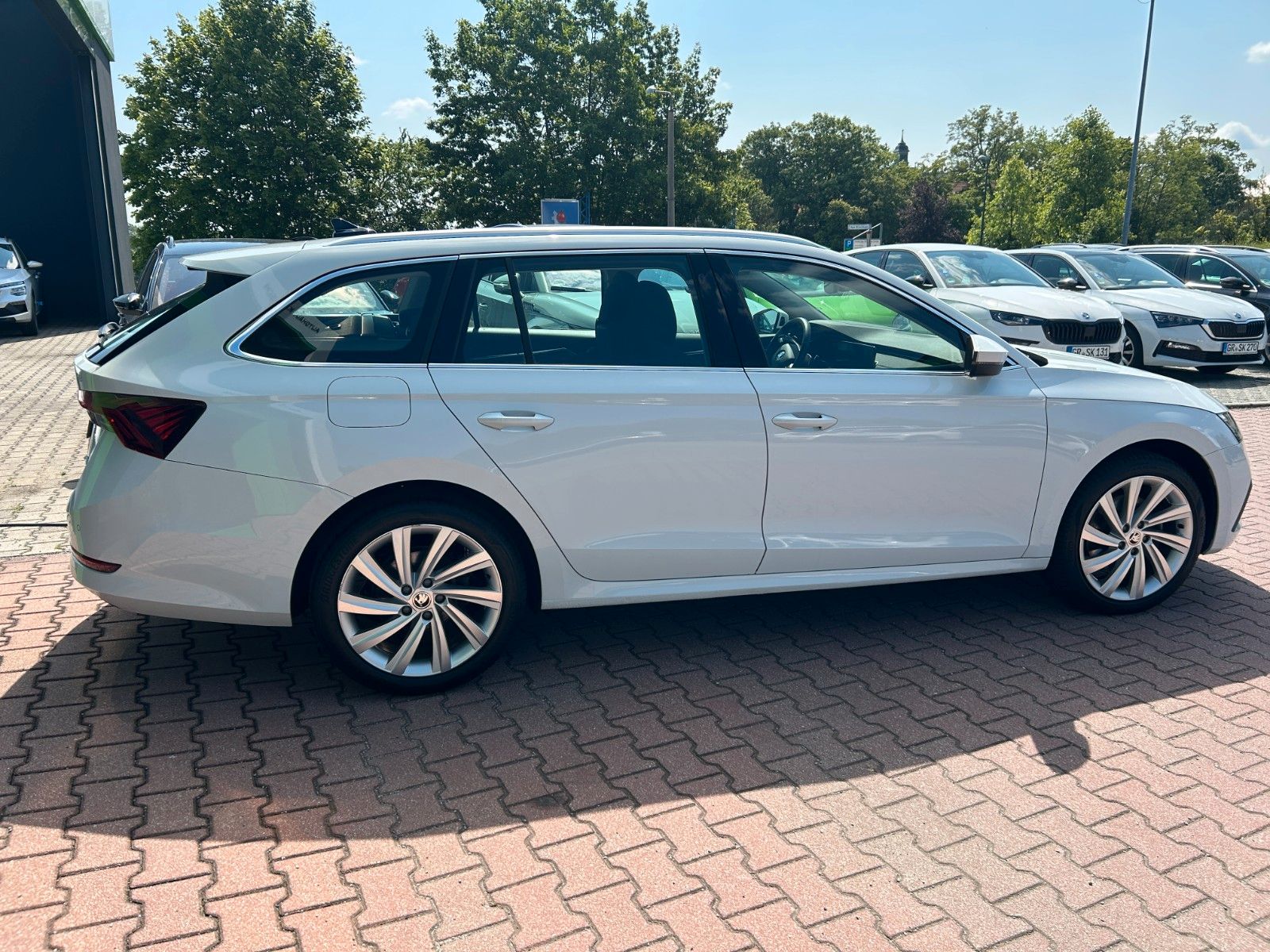 Skoda OCTAVIA Combi Style 1.4 TSI iV - Samsaru's Car Outlet