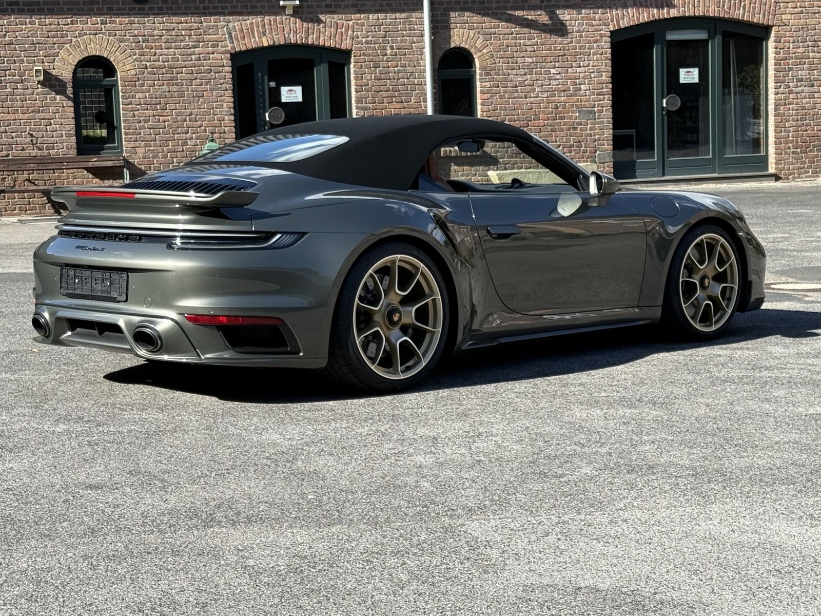 Porsche 992 911  Turbo S Cabriolet HERITAGE DESIGN*SPORT