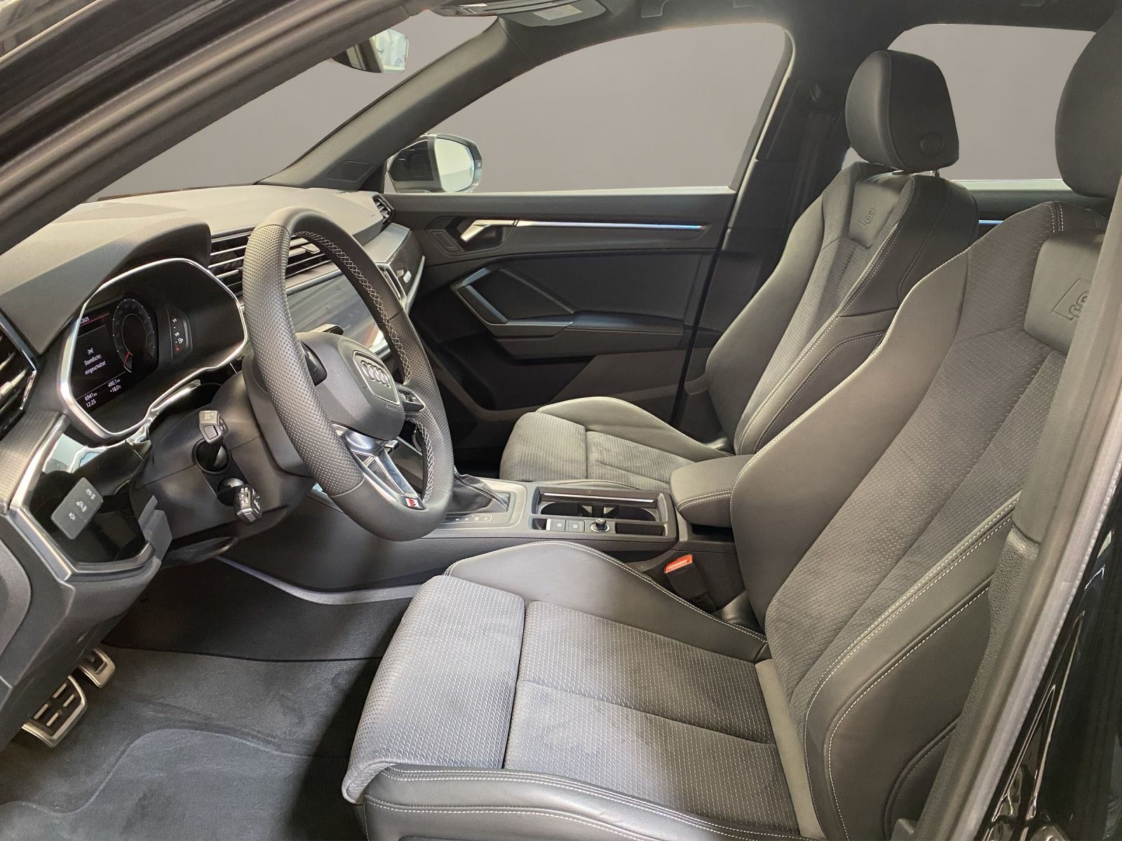 Audi Q3 40 2.0 TFSI quattro S-Line - Samsaru's Car Outlet
