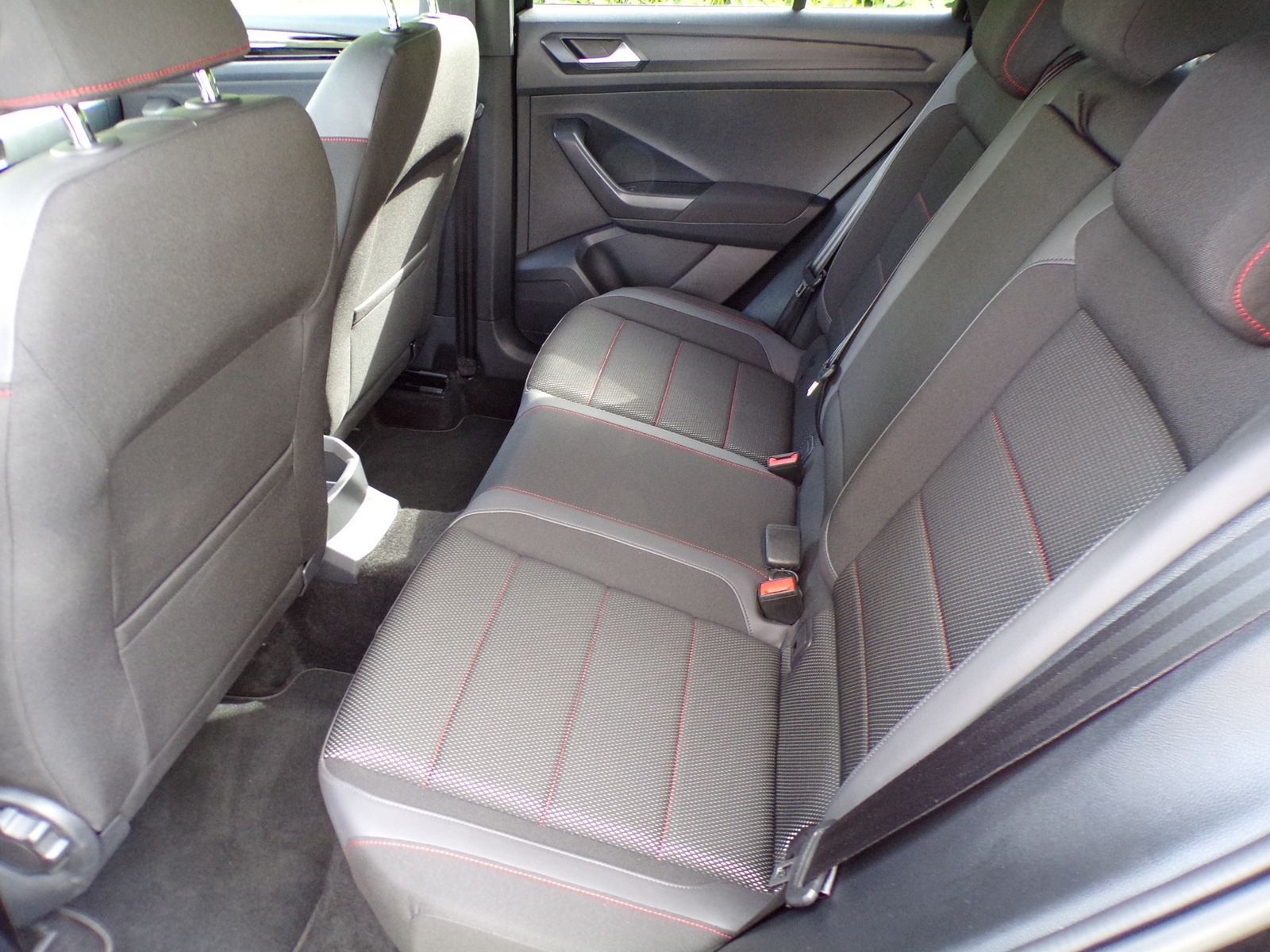 Volkswagen T-ROC 1.5 TSI SPORT - Samsaru's Car Outlet