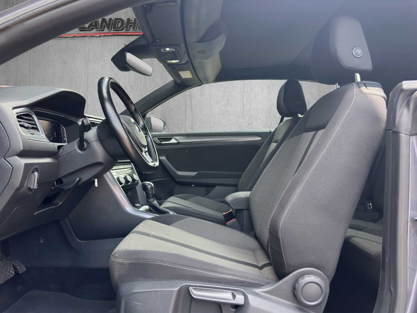 Volkswagen T-Roc 1.5 Style - Samsaru's Car Outlet