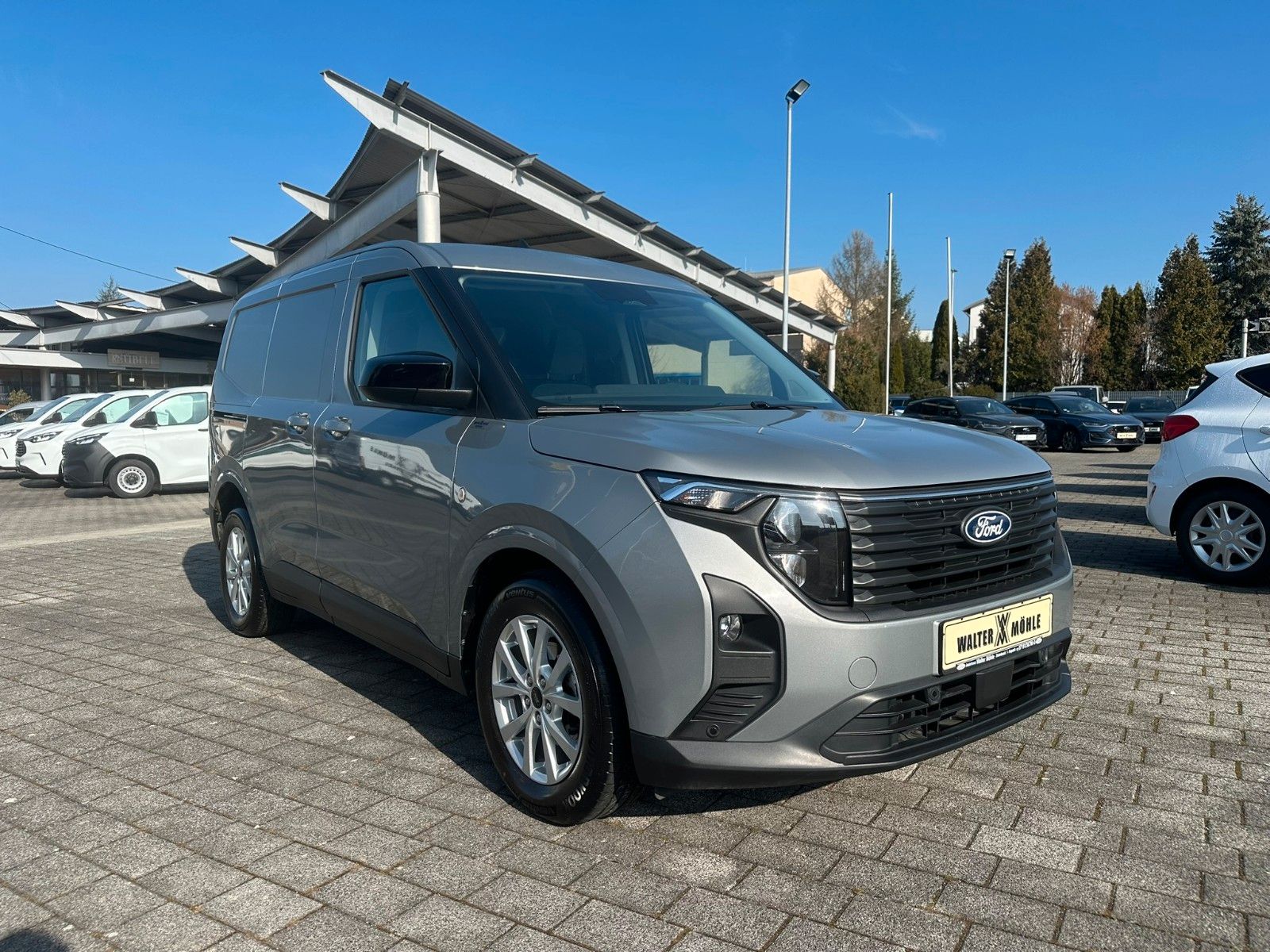 Ford Transit Courier Limited Aut. *AHK/ Navi/ Kamera*