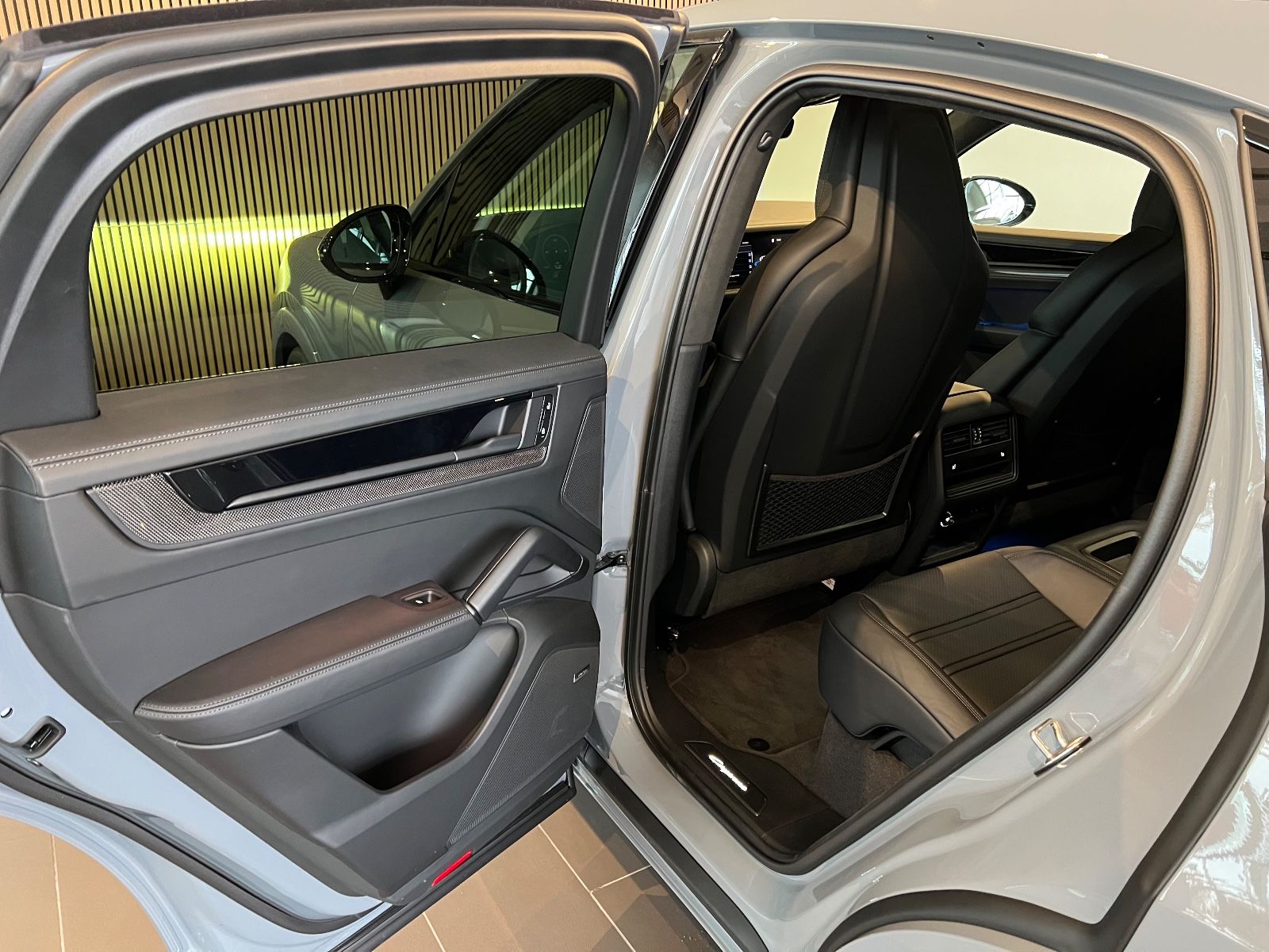 Porsche Cayenne Coupe GTS/ALLRADLE/BOSE/HEADUP/SHZG/PANO