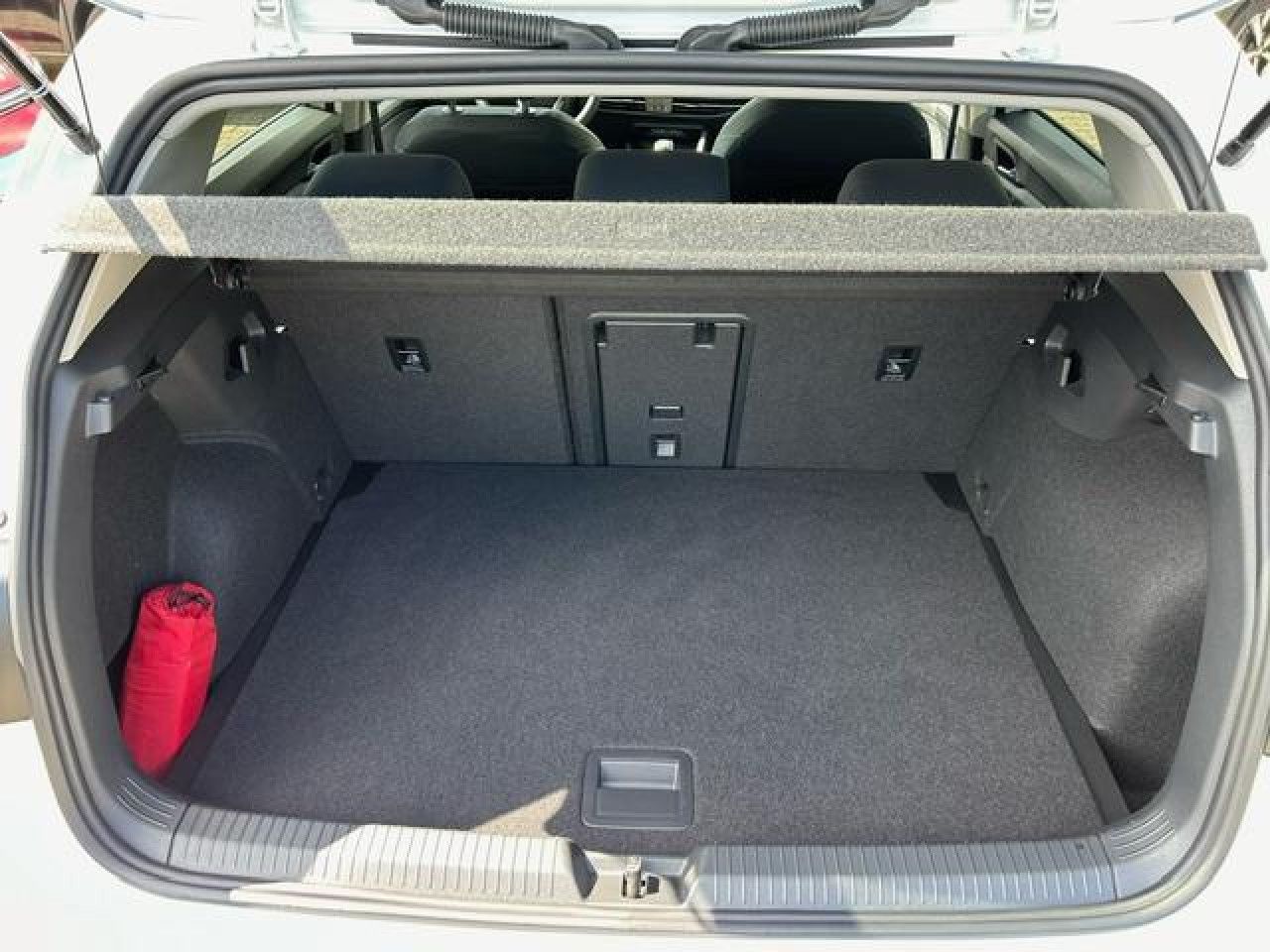 Volkswagen Golf VIII Move 1.5 l TSI - Samsaru's Car Outlet