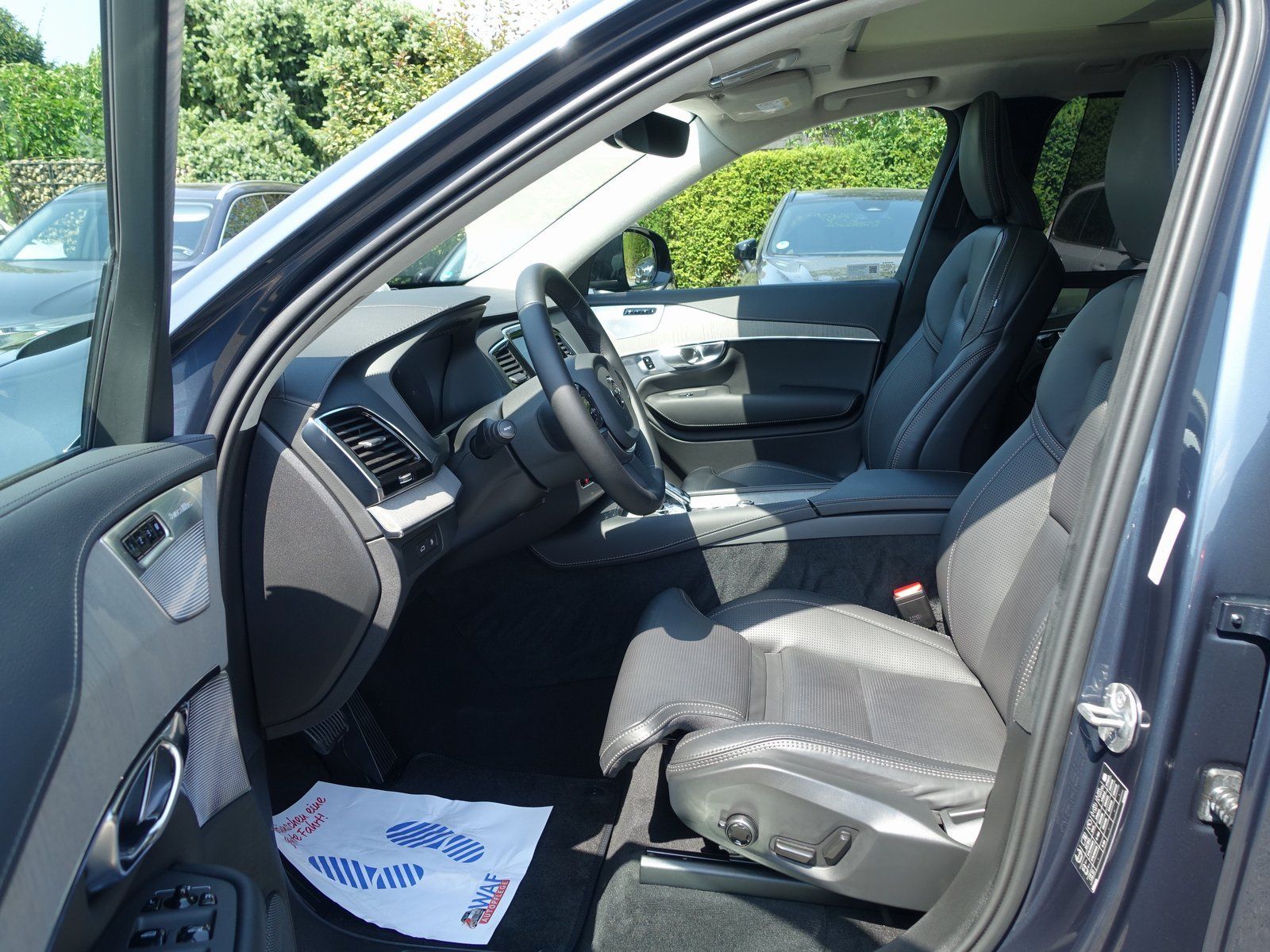 Volvo XC90 Ultra Dark T8 AWD Plug-in Hybrid - Samsaru's Car Outlet