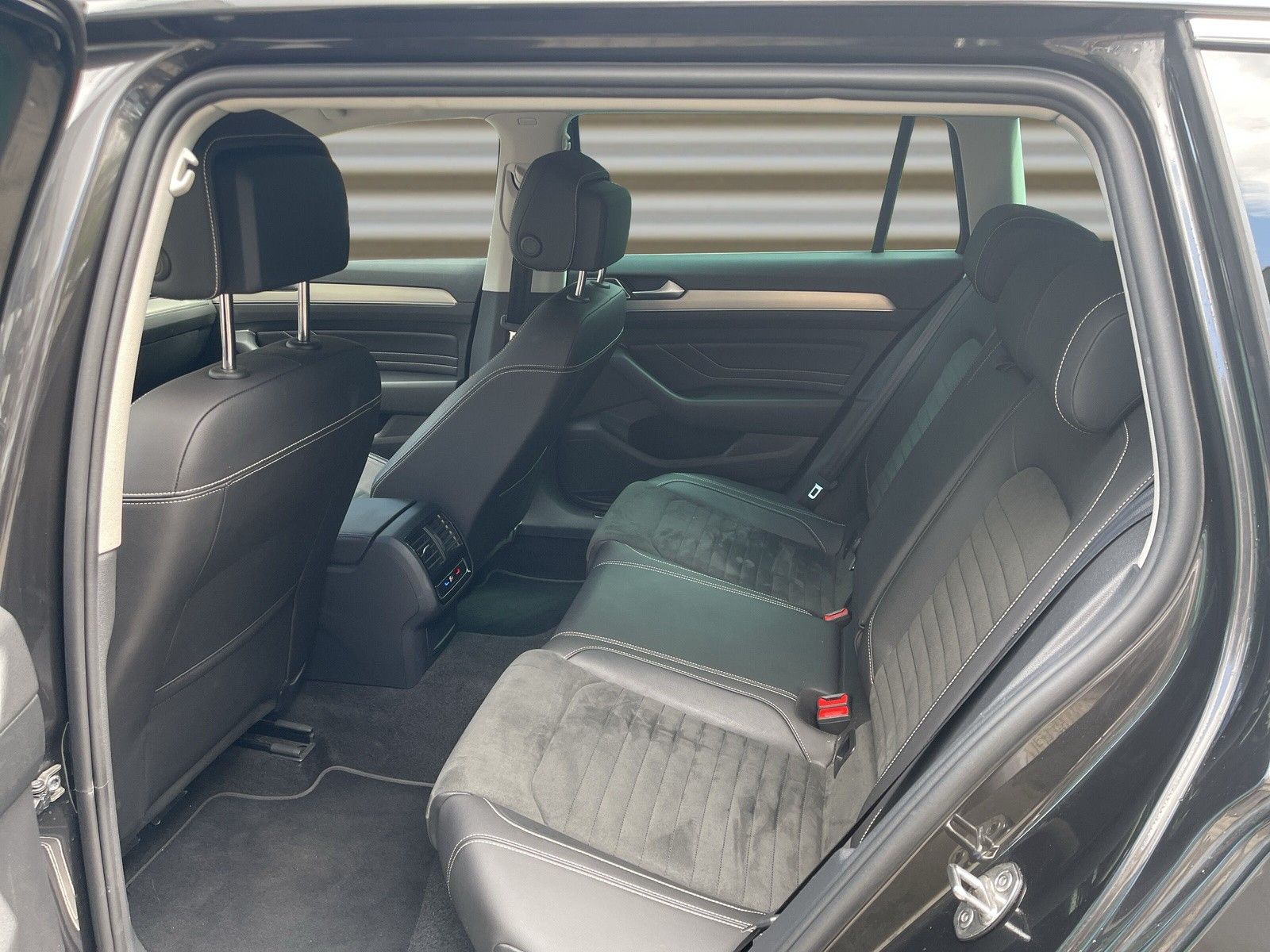 Volkswagen Passat 2.0 TDI Elegance DSG - Samsaru's Car Outlet