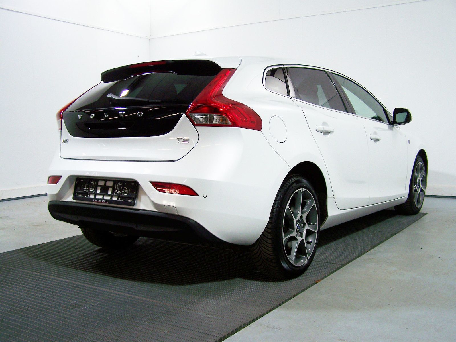 Volvo V40 2.0 T2 Ocean Race LEDER+NAVI+KAM+SHZ+TEMP