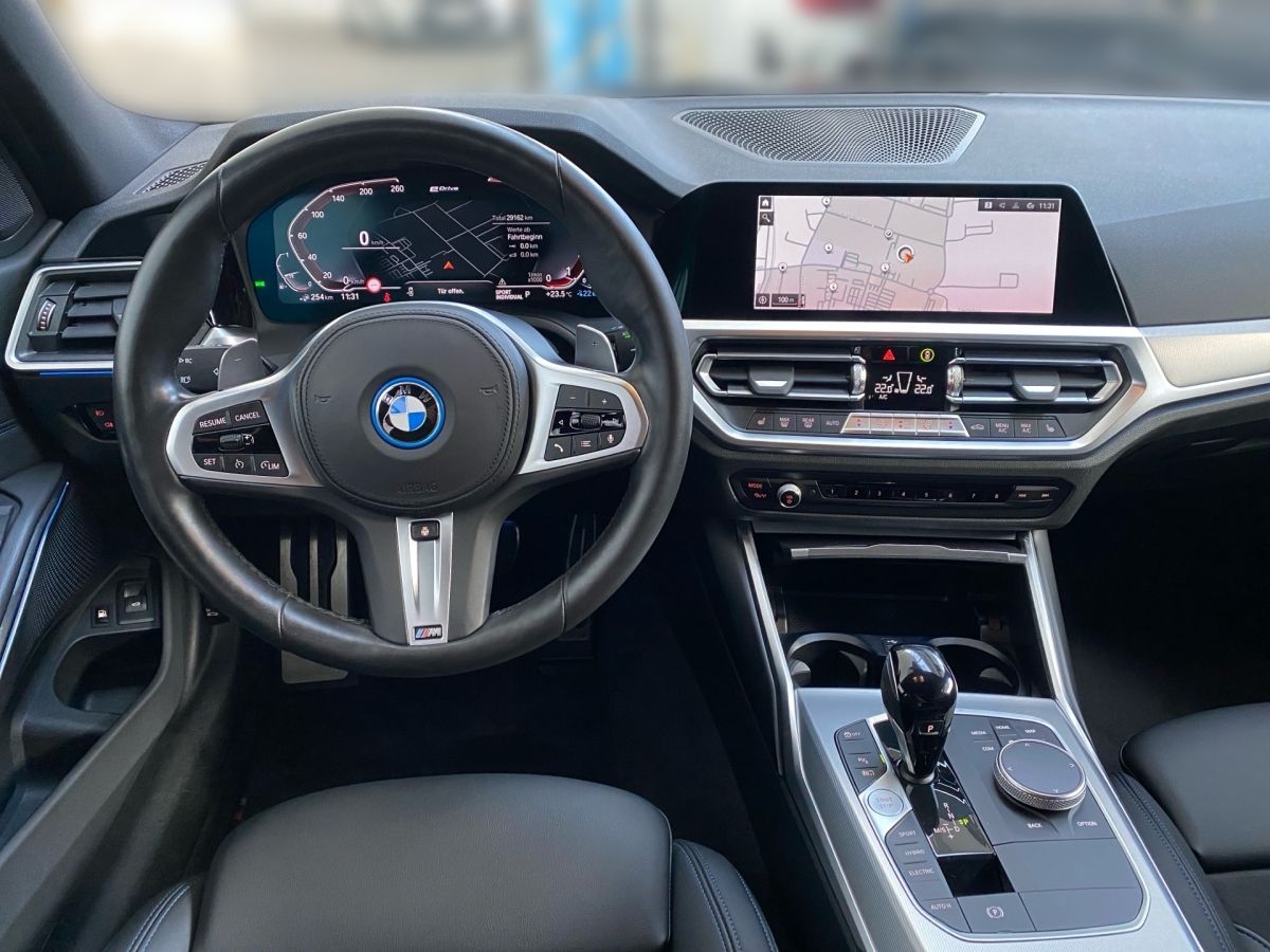 BMW 330e xDrive M Sport - Samsaru's Car Outlet