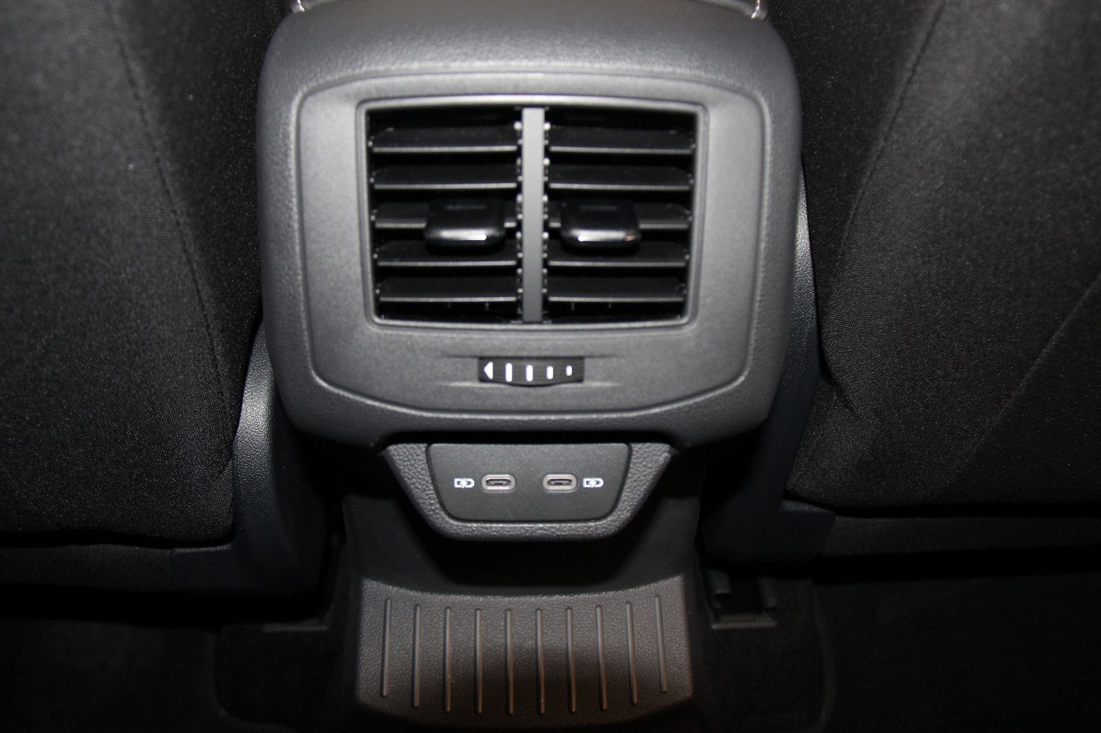 Volkswagen T-Roc Style 1.5 TSI DSG - Samsaru's Car Outlet