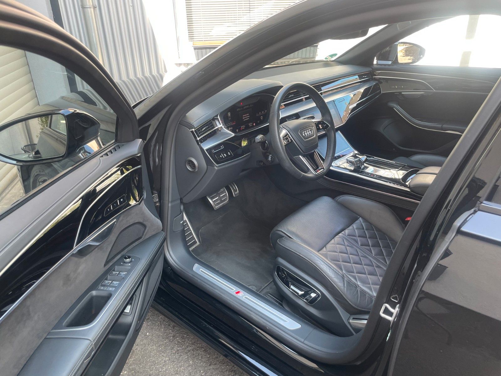 Audi A8 50 TDI quattro S line - Samsaru's Car Outlet