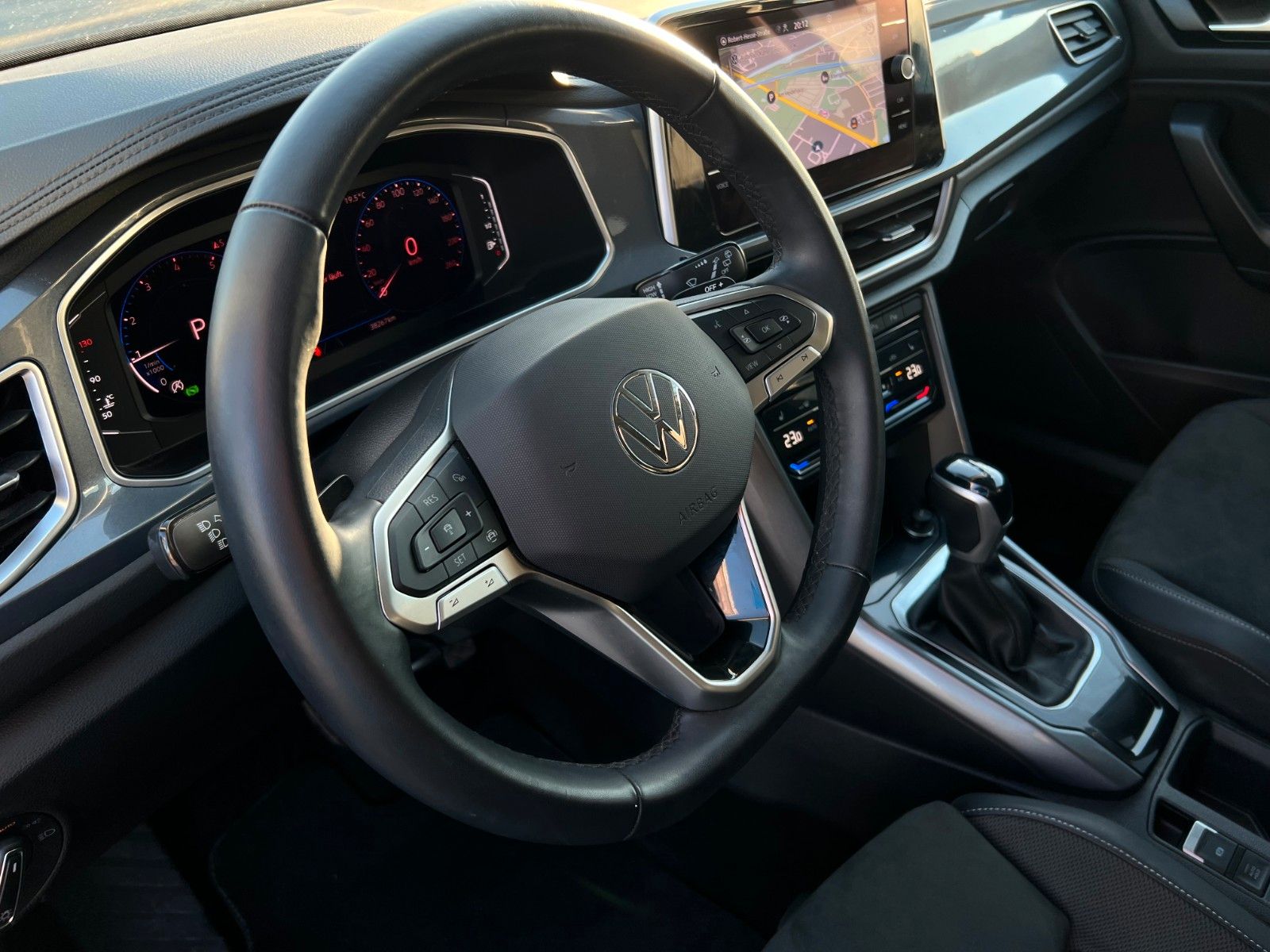 Volkswagen T-Roc Style - Samsaru's Car Outlet
