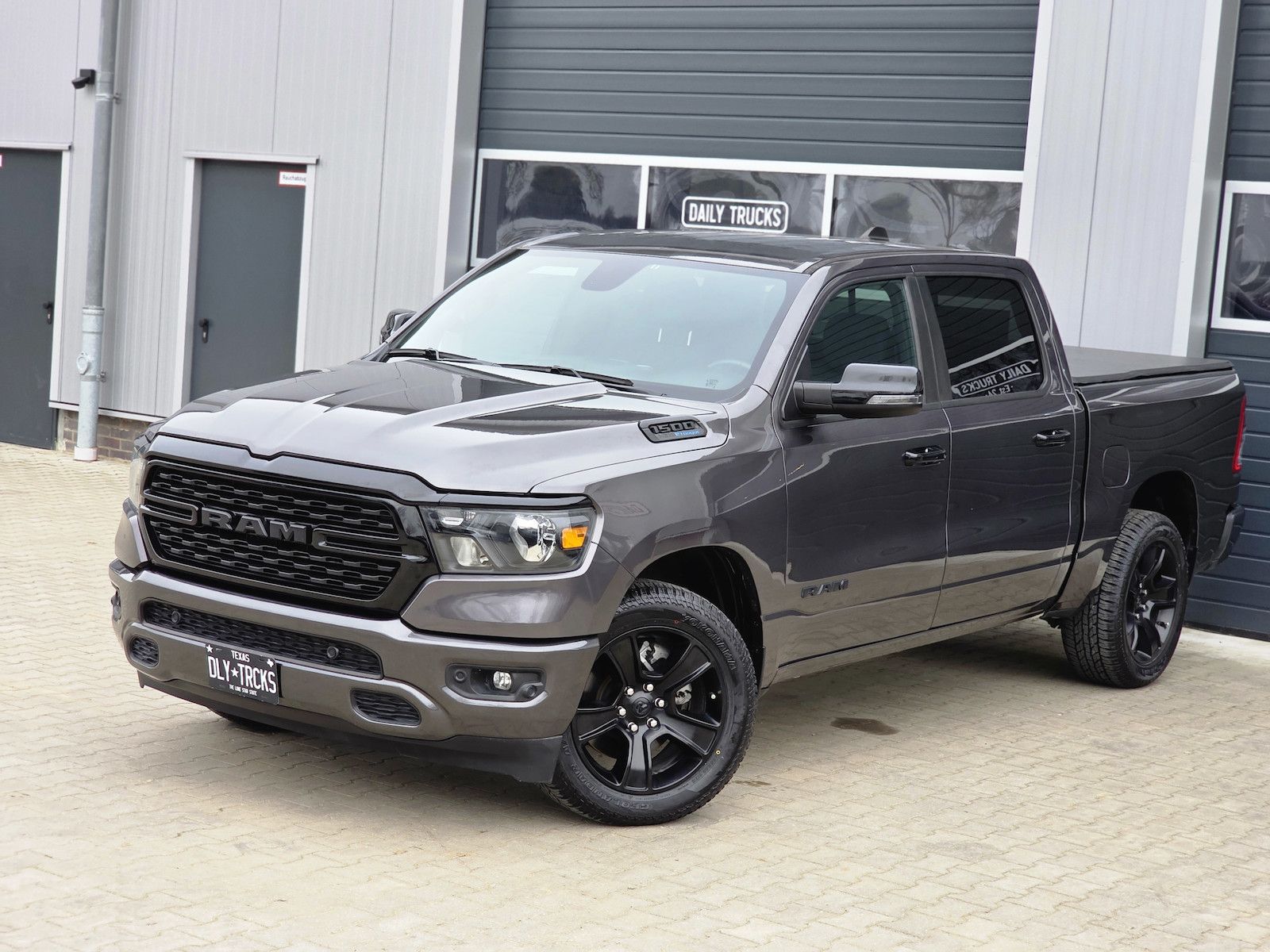 Dodge RAM 1500 5.7 4x4 Bighorn Night Kamera 12´´ PDC