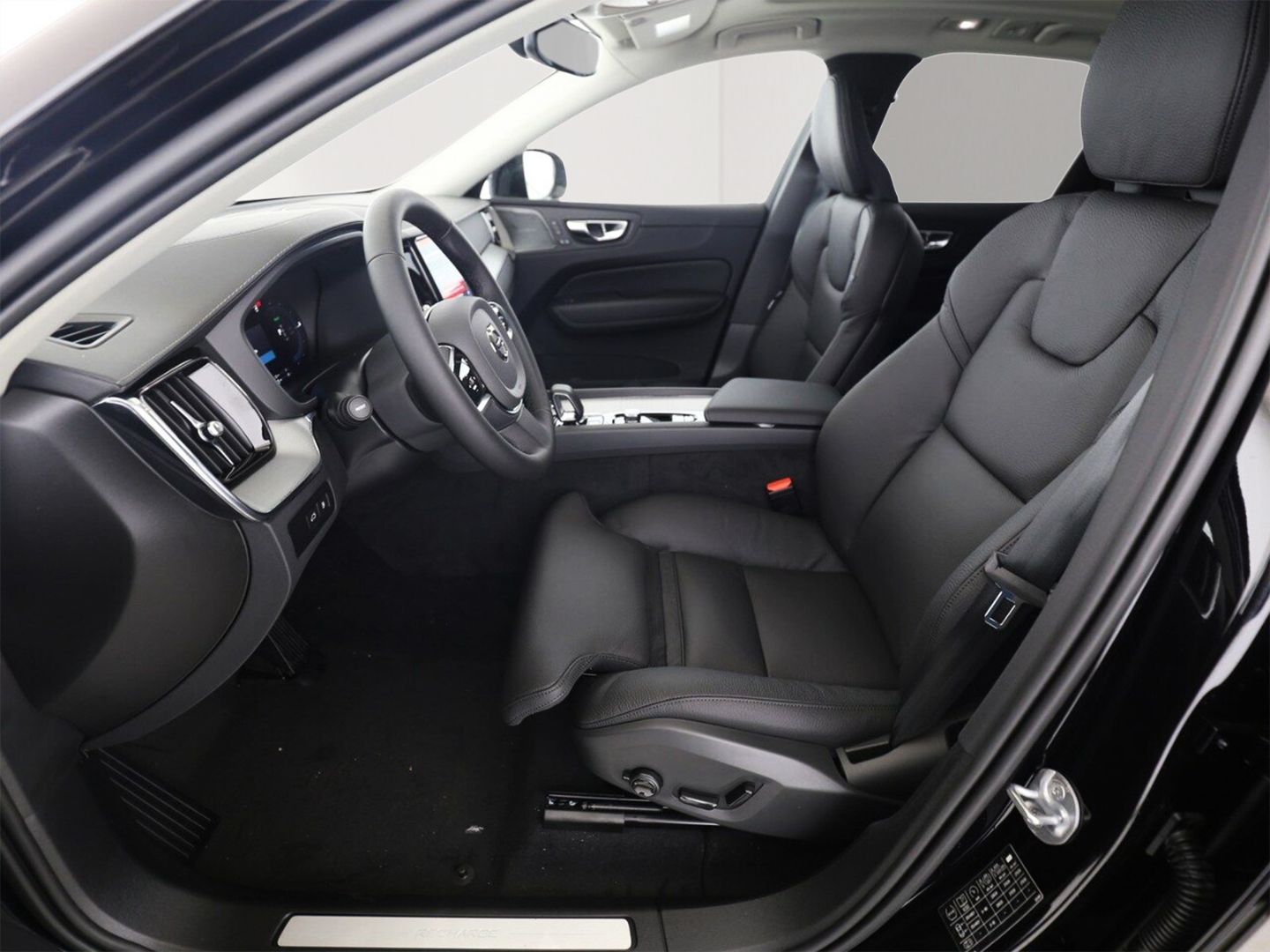 Volvo XC60 T8 Ultra Dark Recharge Plug-In Hybrid AWD - Samsaru's Car Outlet