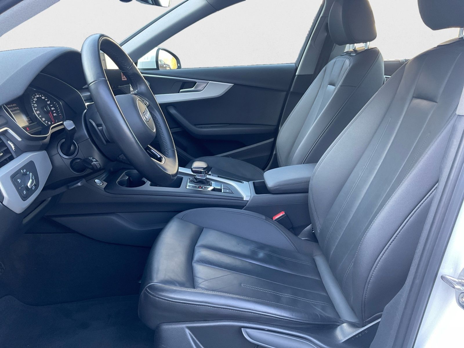 Audi A4 Avant 40 TDI S tronic Business - Samsaru's Car Outlet