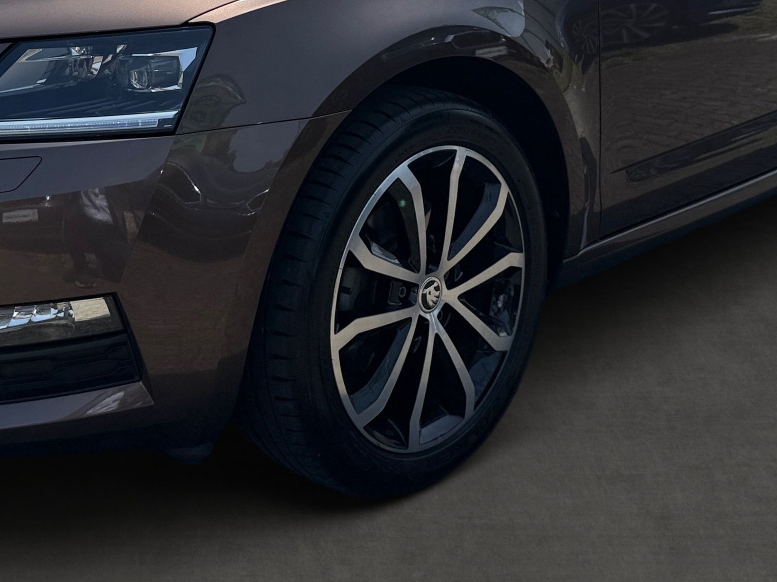 Skoda Octavia Combi 1.5 TSI - Samsaru's Car Outlet