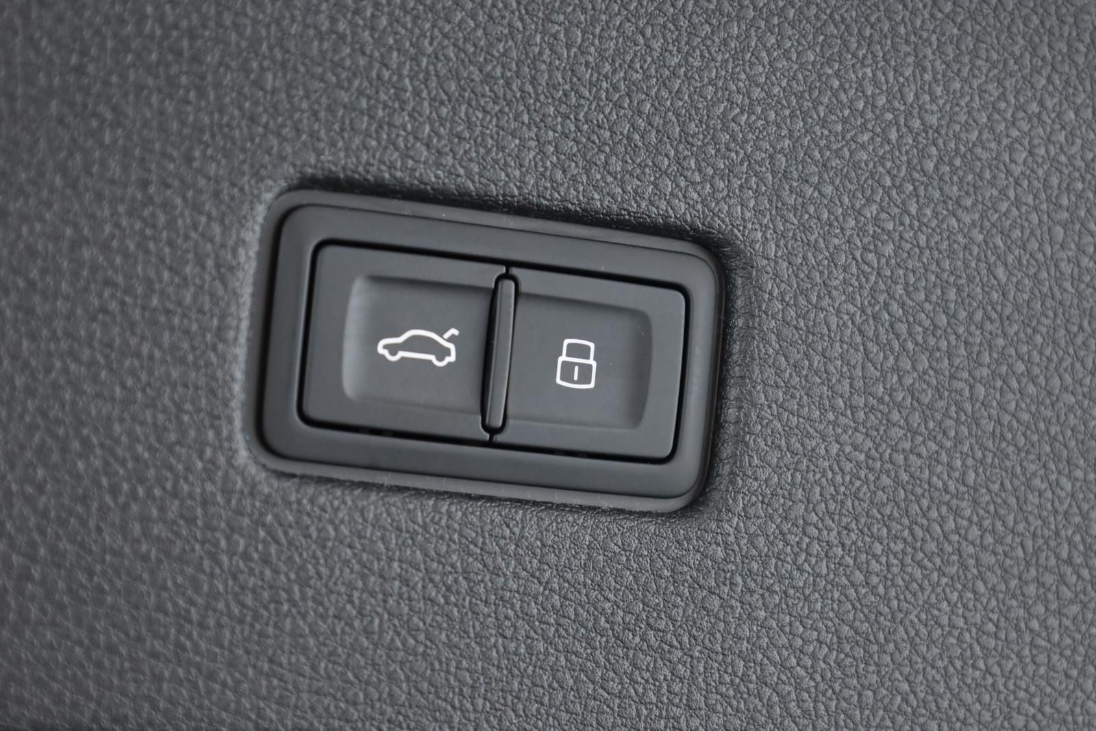 Audi RS Q8 SUV performance Laser Pano Vmax RSAbgas 23