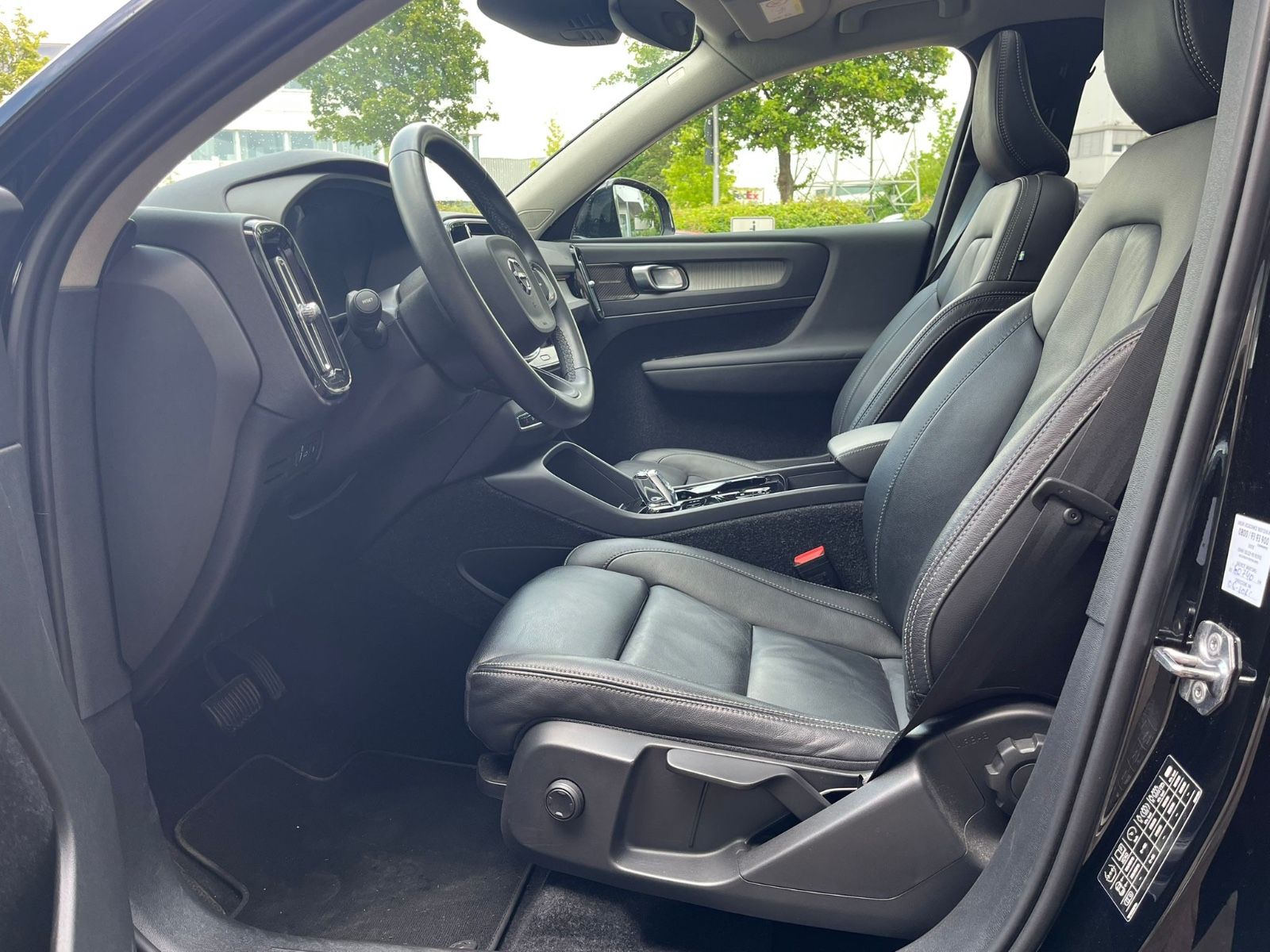 Volvo XC40 T5 Recharge Inscription - Samsaru's Car Outlet