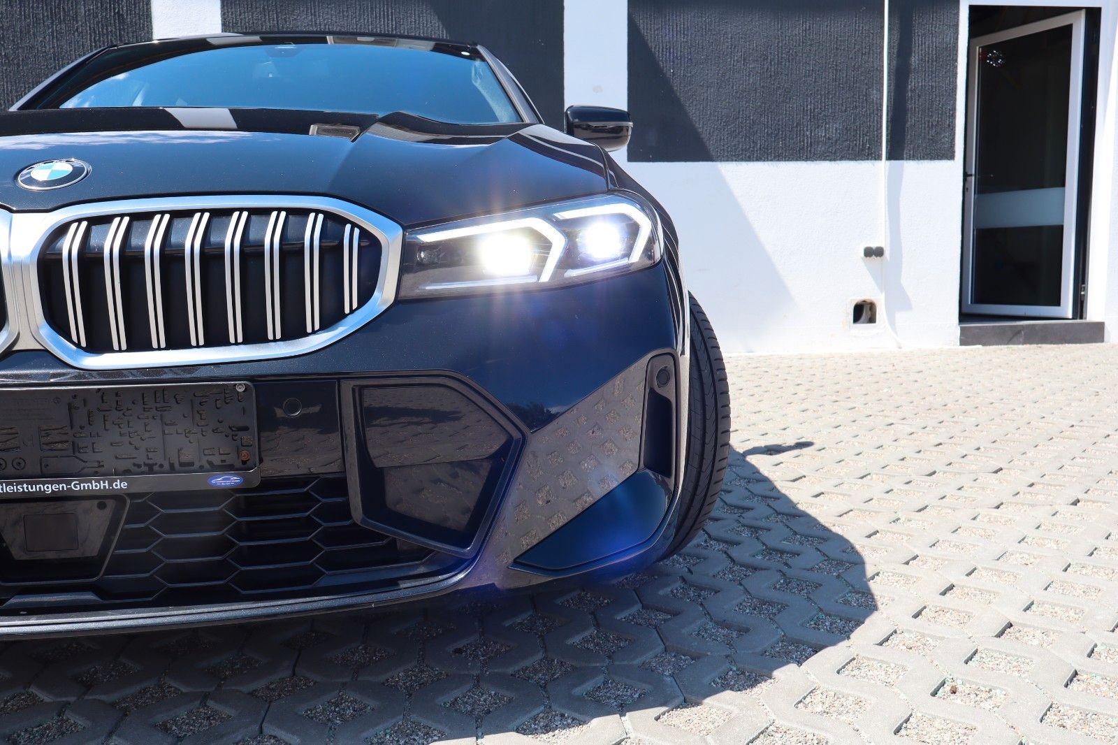 BMW 3 Lim. 320 d xDrive M Sport - Samsaru's Car Outlet