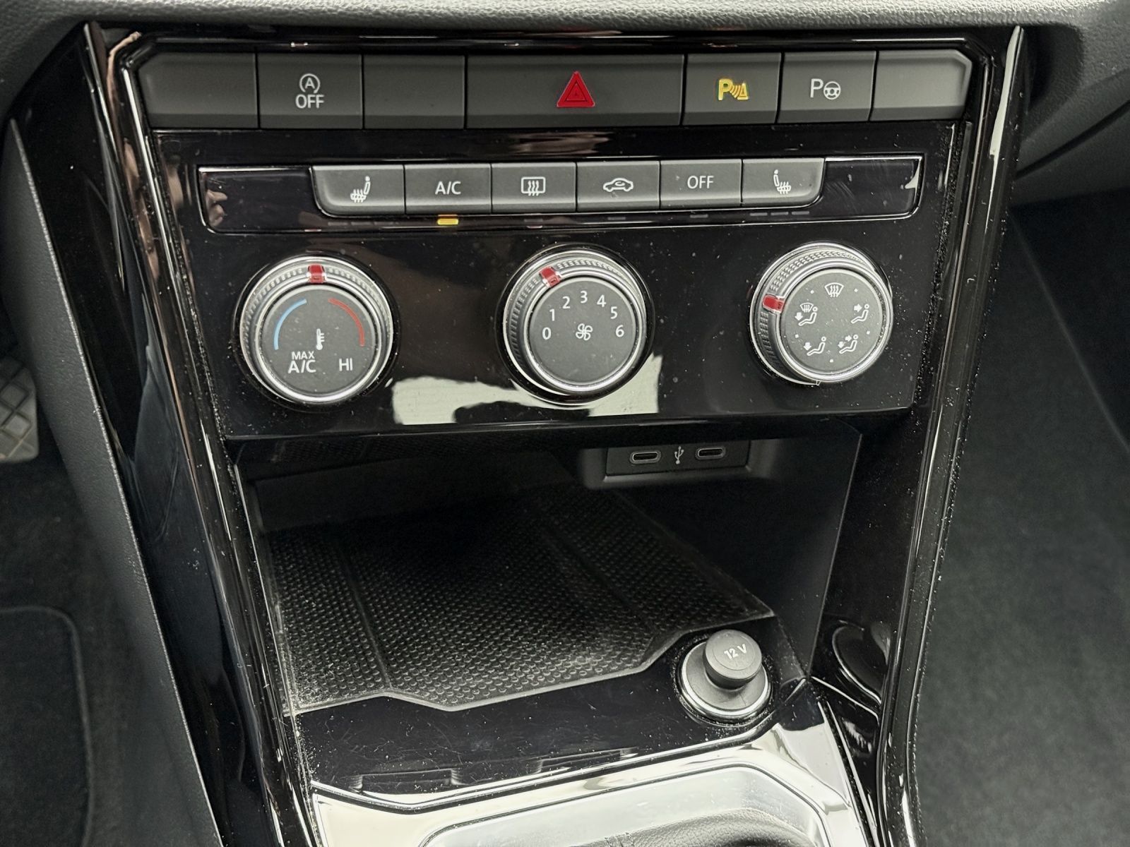 Volkswagen T-Roc 1.0 TSI BLACK STYLE - Samsaru's Car Outlet