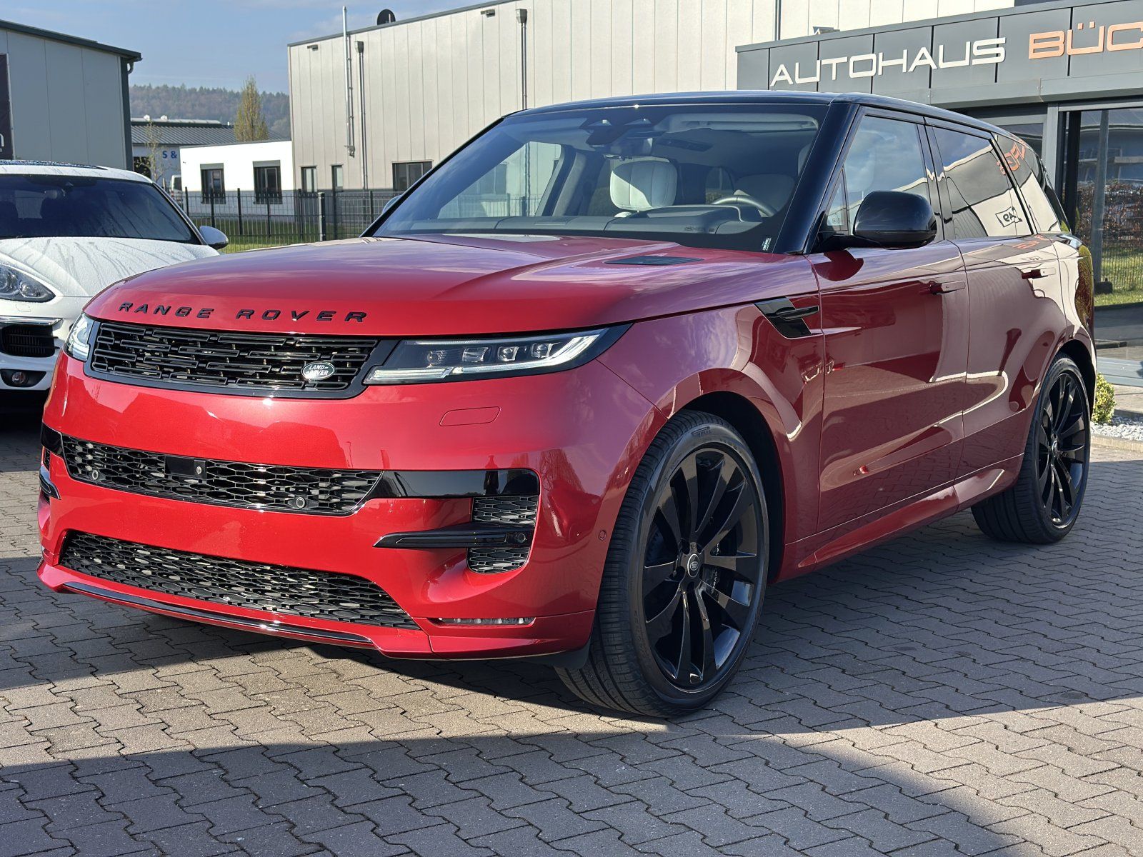 Range Rover Sport P530 4.4 V8 First Edition - Samsaru's Car Outlet