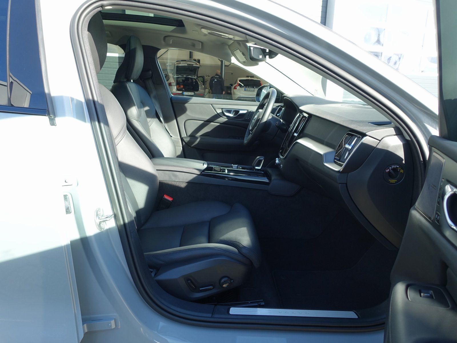 Volvo V60 Plus T6 AWD Plug-in Hybrid/AHK/Pano/360°/H&K