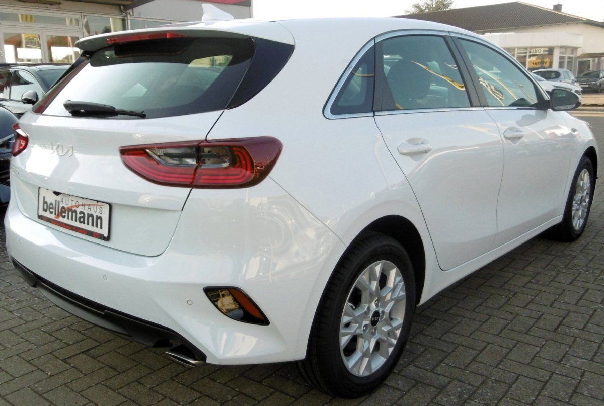 Kia Ceed 1.6 CRDi DCT Vision - Samsaru's Car Outlet