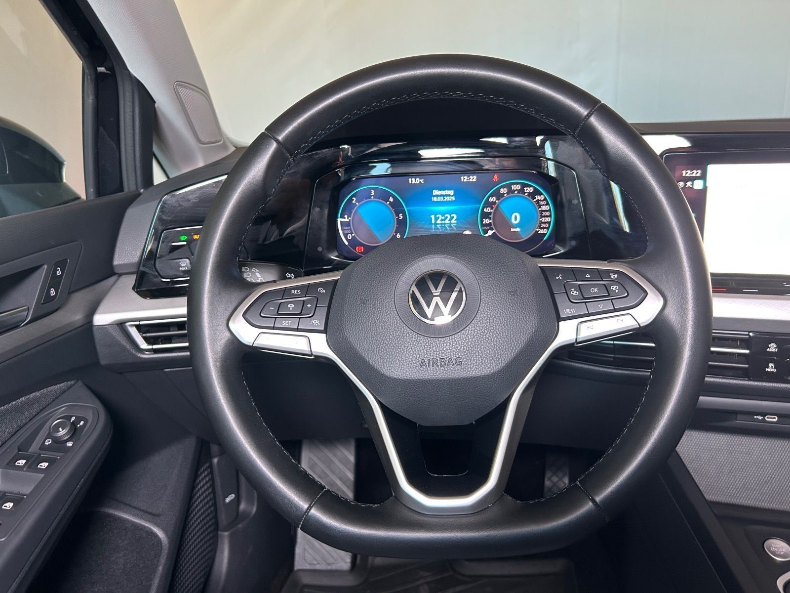 Volkswagen Golf Variant Life 2.0 TDI - Samsaru's Car Outlet