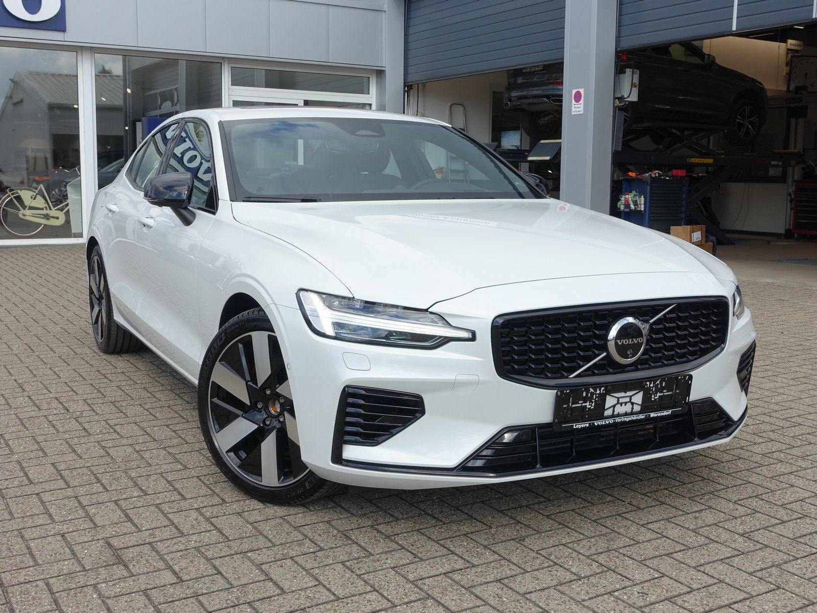 Volvo S60 Recharge Ultimate Dark T8 AWD HUD/B&W/PANO