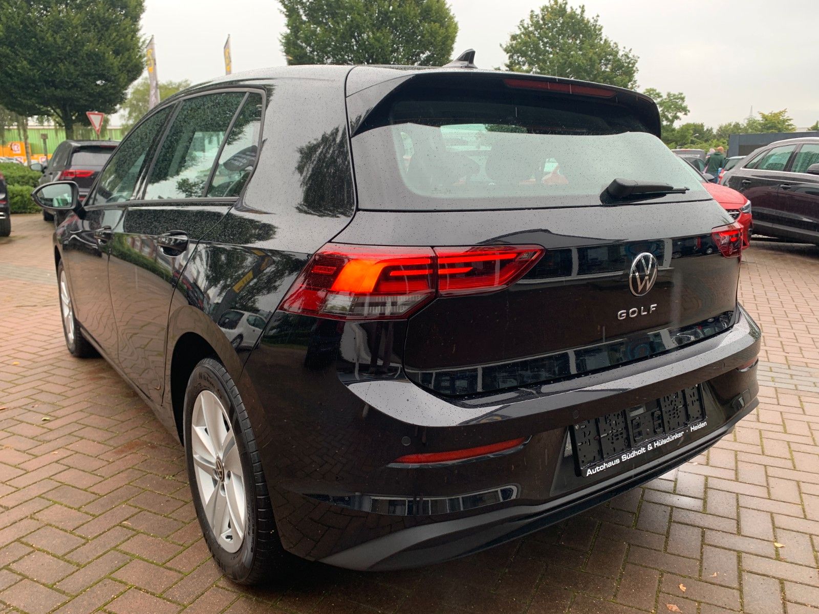 Volkswagen Golf Life - Samsaru's Car Outlet