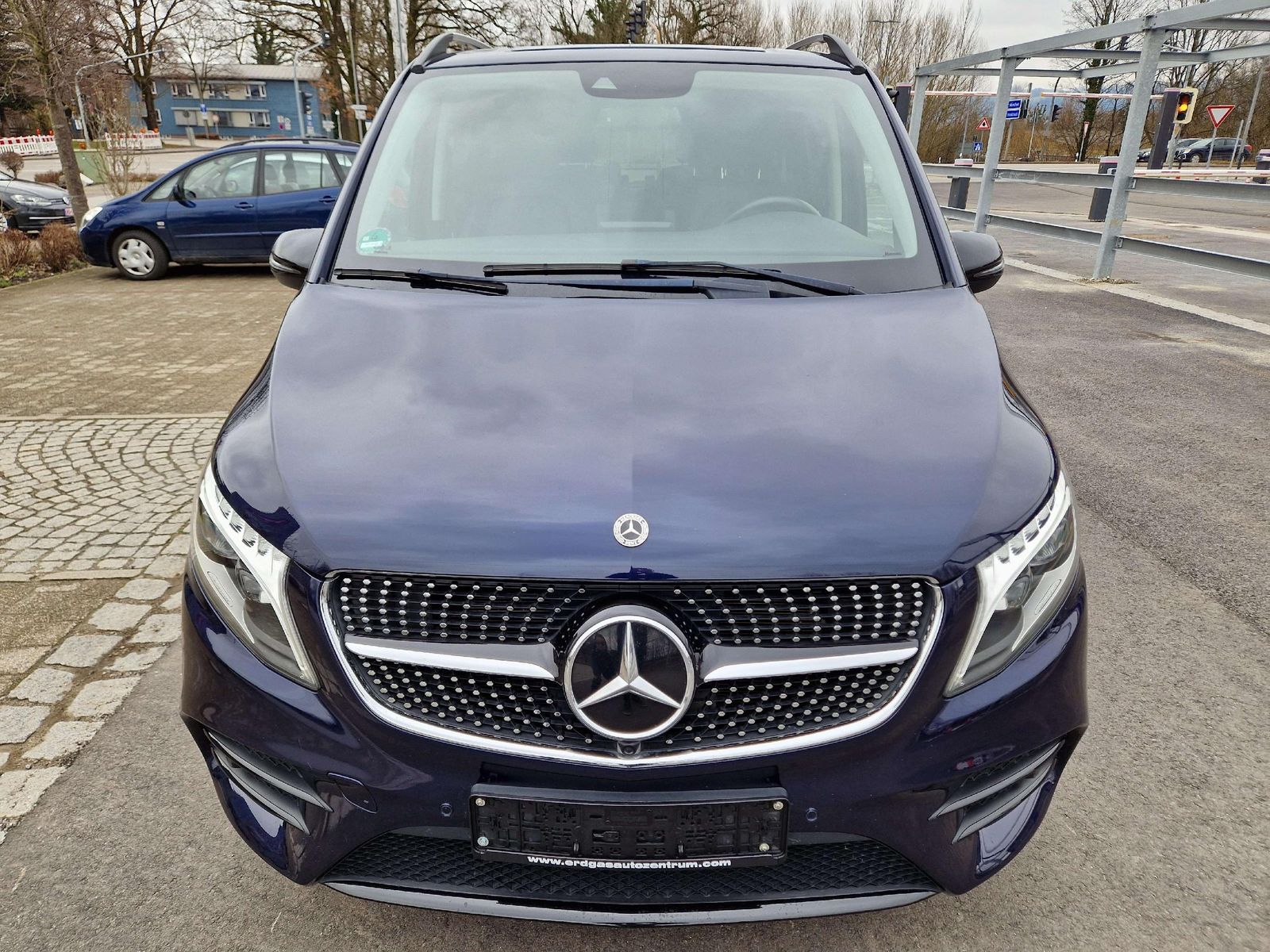 Mercedes-Benz V 250 EDITION - Samsaru's Car Outlet